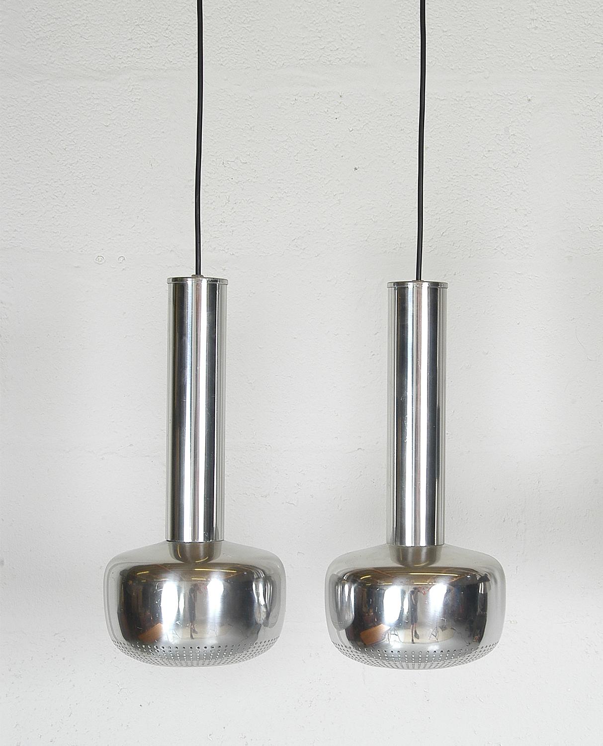 Rare pair of polished aluminium ‘Guldpendel’ ceiling pendants designed by architect Vilhelm Lauritzen for Danish lighting giant Louis Poulsen. 
Originally designed in 1956 for a government building in Copenhagen. The lamps are height adjustable as