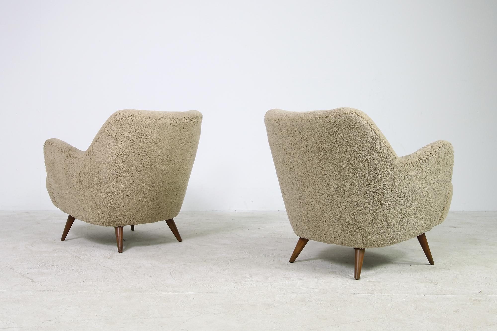 Pair of 1950s Danish Modern Organic Lounge Chairs Faux Sheepskin, Denmark In Good Condition In Hamminkeln, DE
