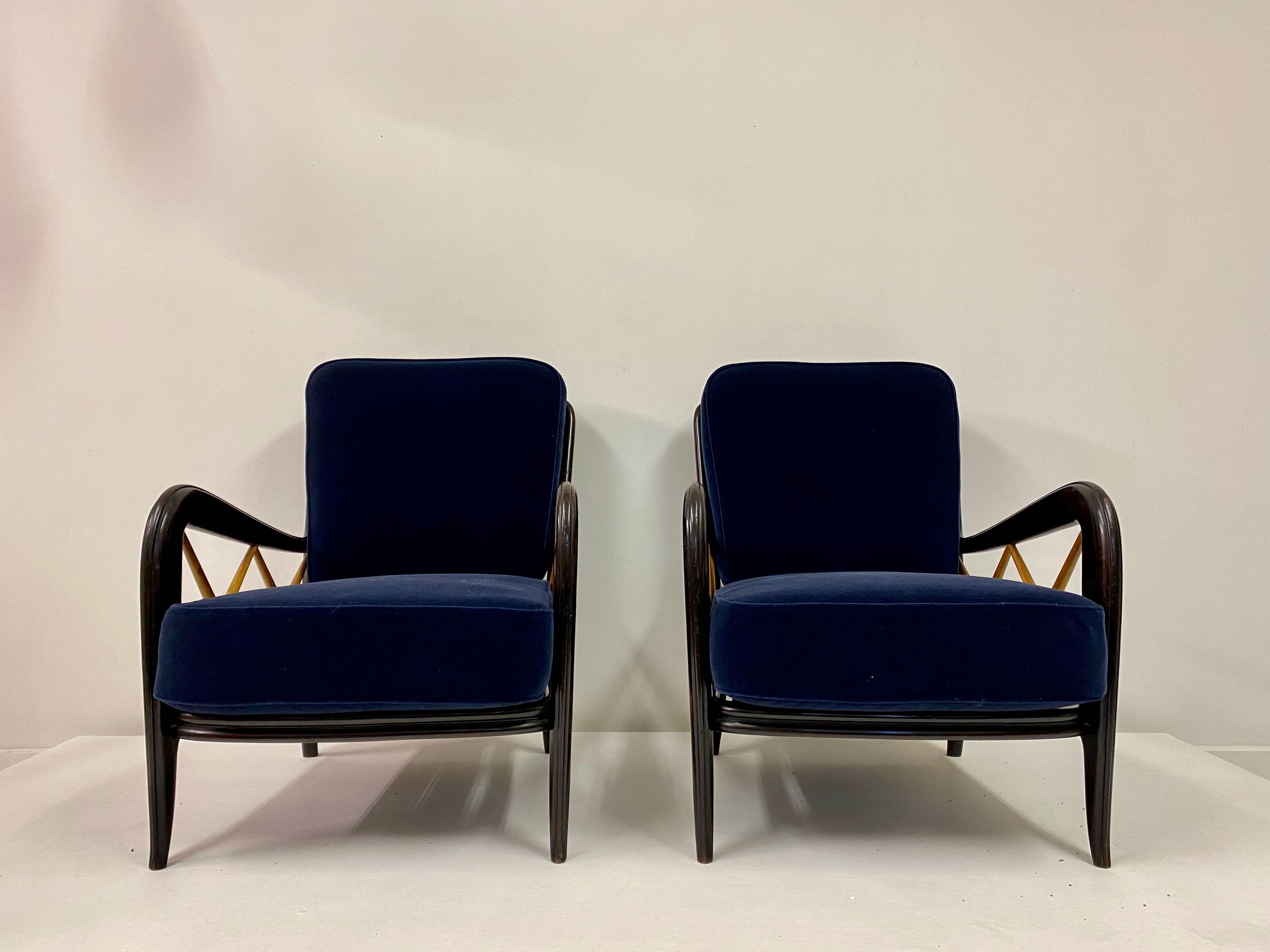 Pair of armchairs

In the style of Paolo Buffa

New navy blue velvet mohair upholstery

Measures: Seat height 39cm

Ebonized frames

Beech

Italian, 1950s.
 