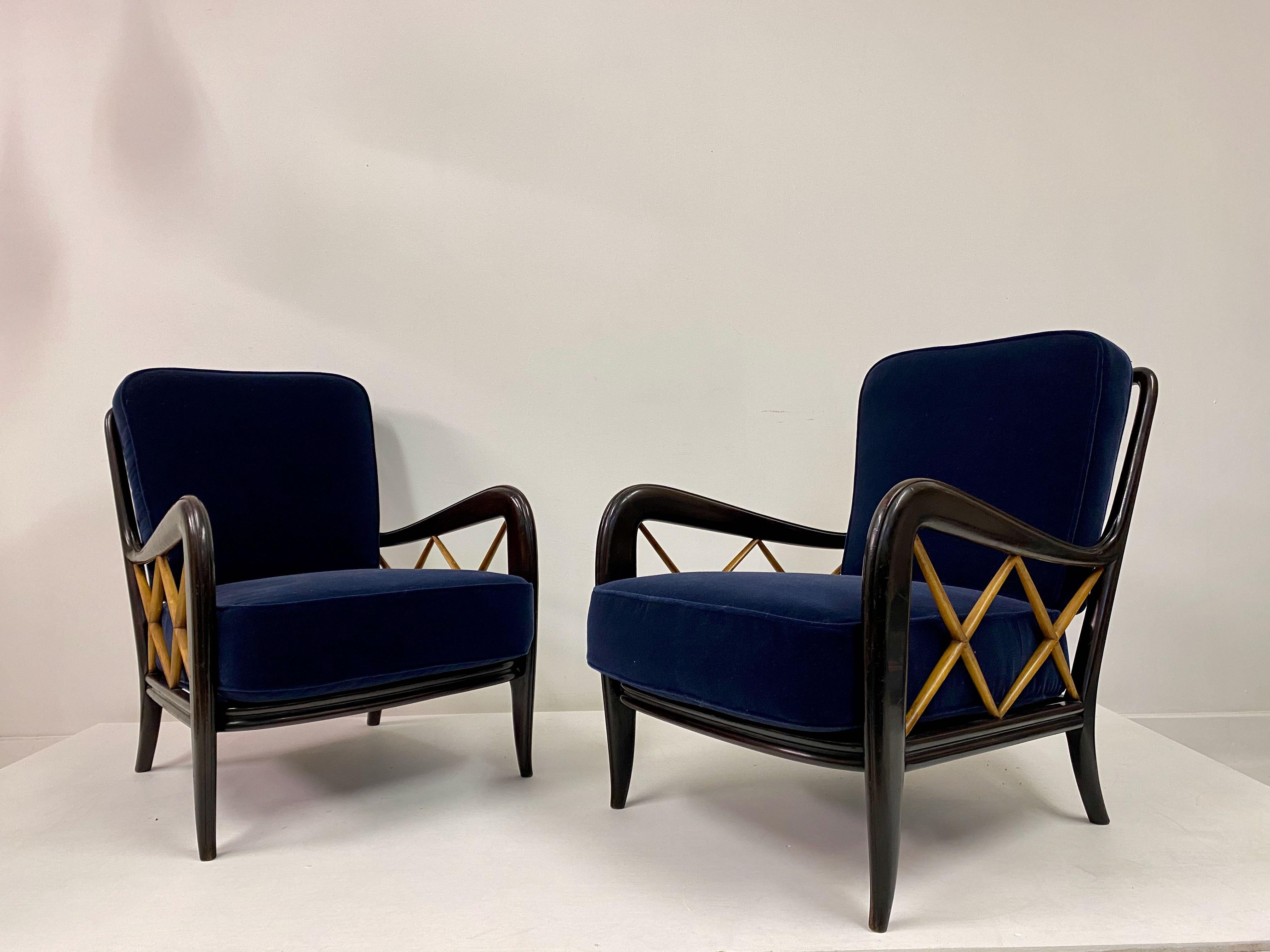 Pair of 1950s Ebonized Italian Armchairs in Blue Mohair Velvet Paolo Buffa Style 1