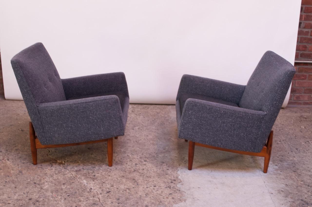 Mid-Century Modern Pair of 1950s Floating Walnut Lounge Chairs by Jens Risom