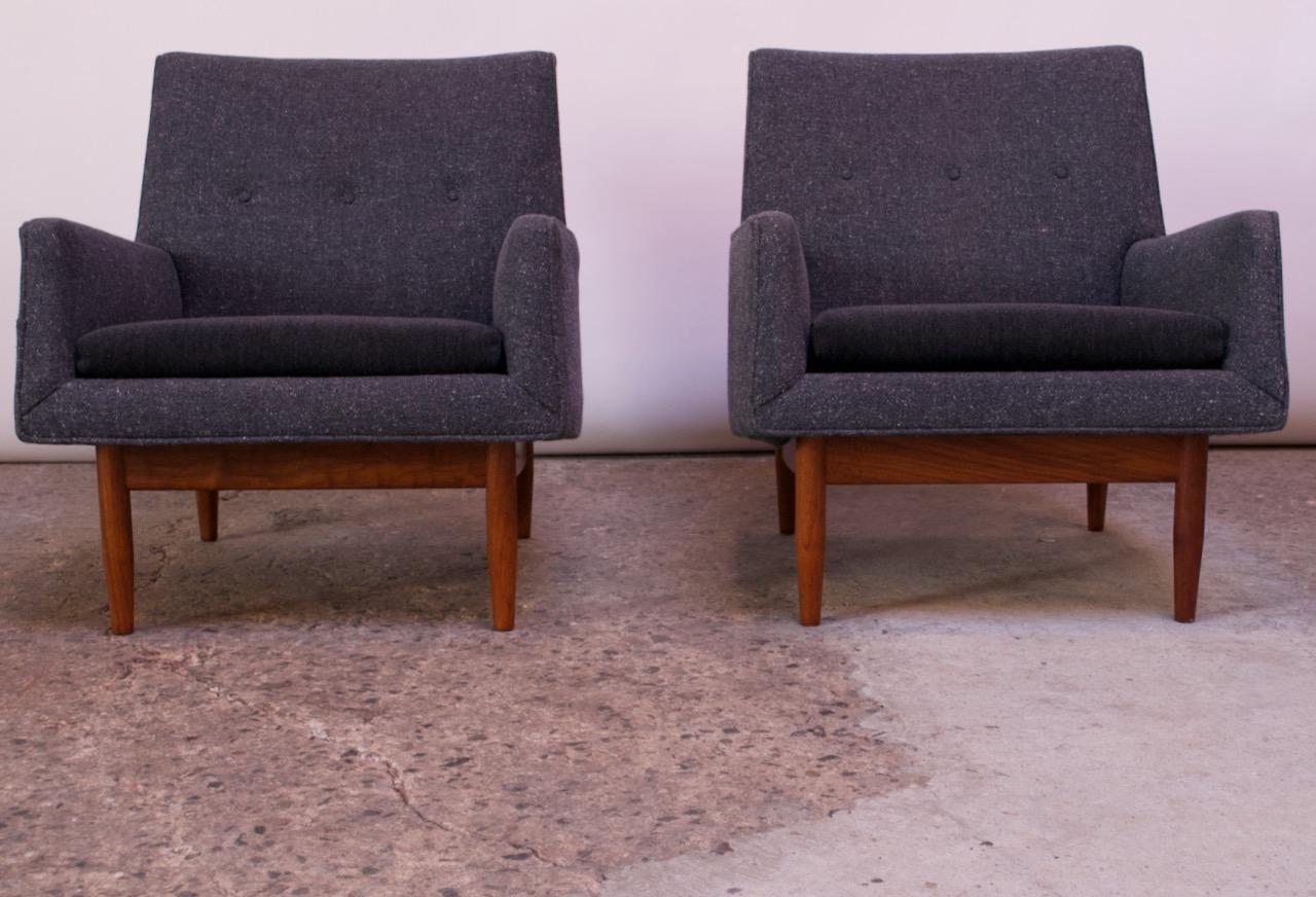 Pair of 1950s Floating Walnut Lounge Chairs by Jens Risom In Good Condition In Brooklyn, NY