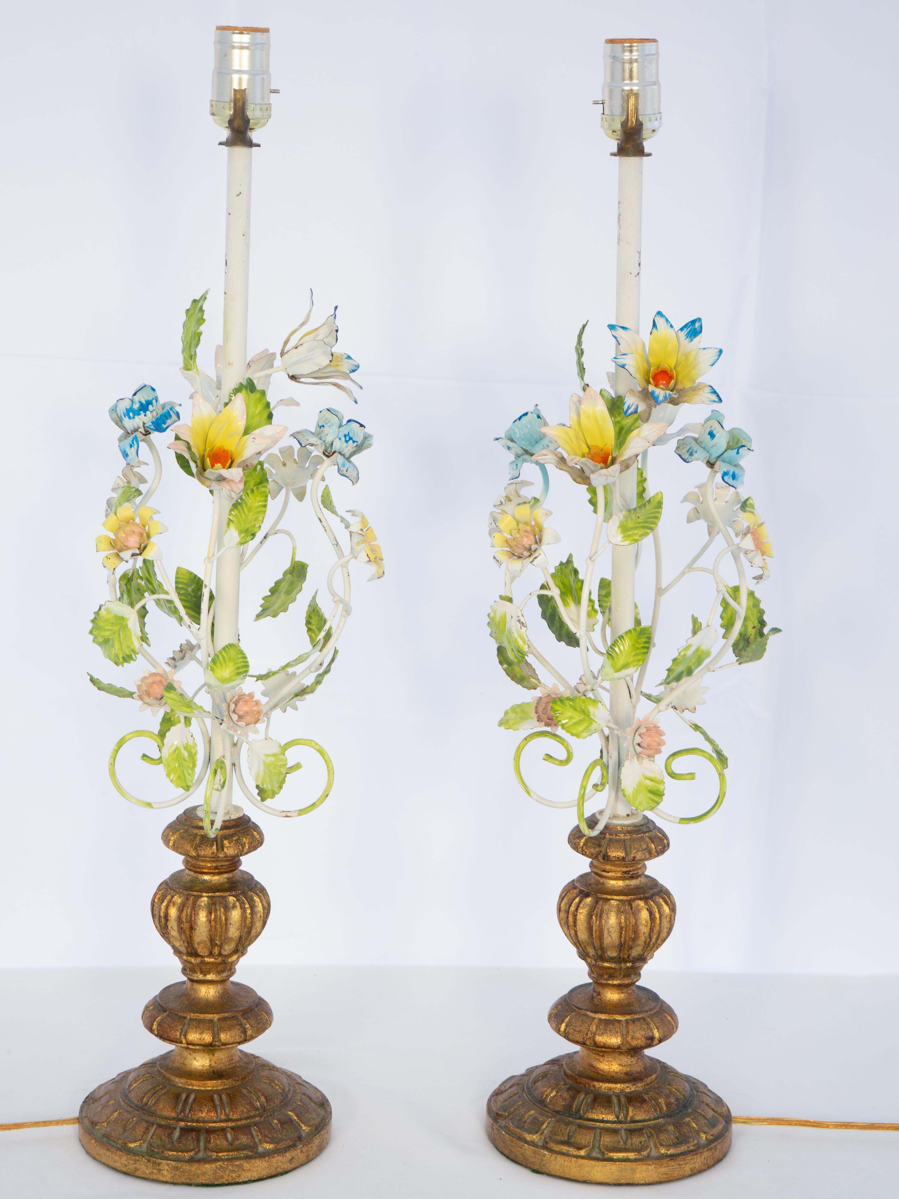 Pair of vintage Florentine tole floral lamps, each handpainted tole floral bouquets on round, knopped, and fluted bases of carved giltwood.

Base diameter: 6 in

Stock ID: D4011