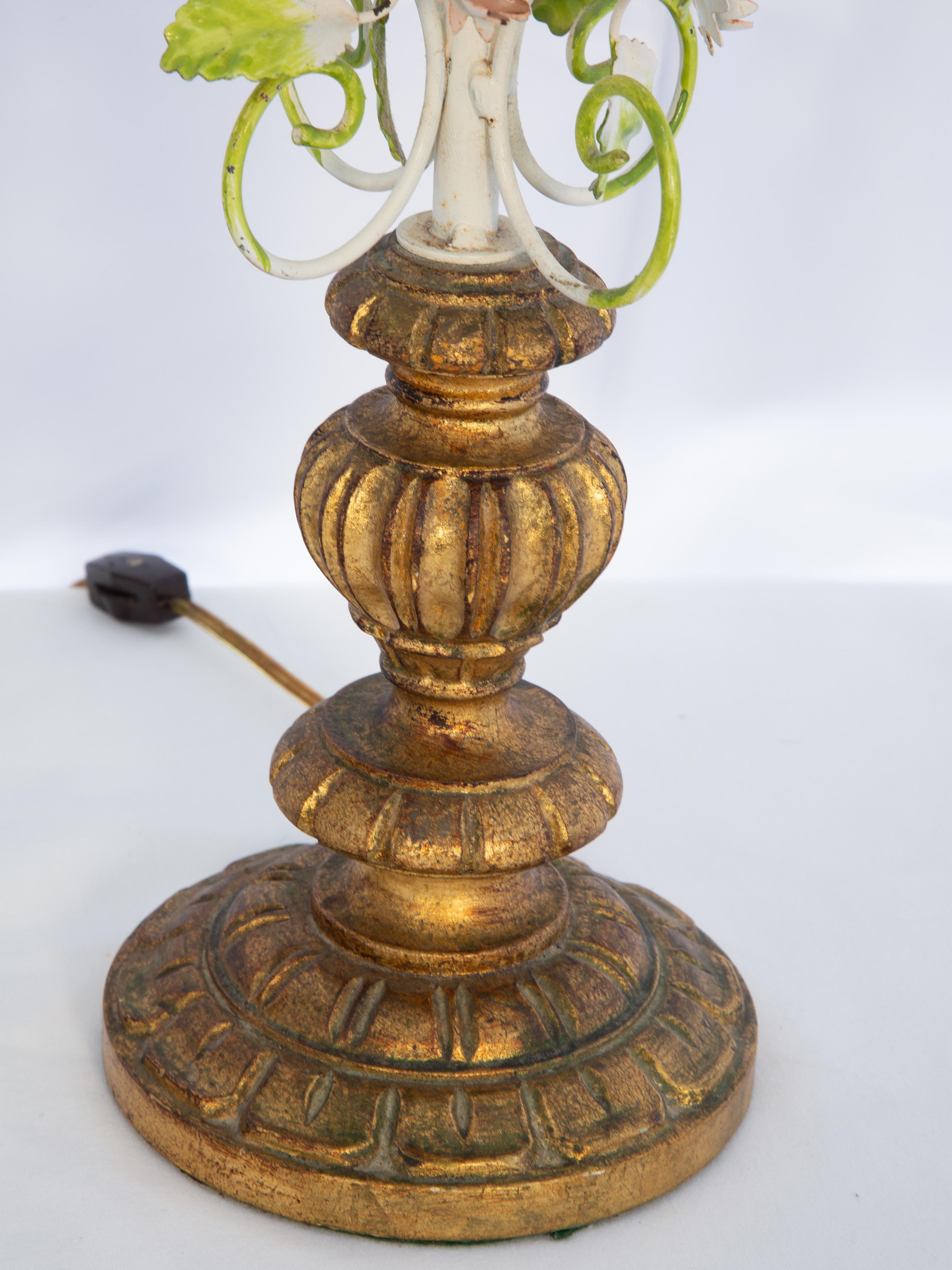 Metal Pair of 1950s Floral Tole Table Lamps on Carved Giltwood Bases For Sale