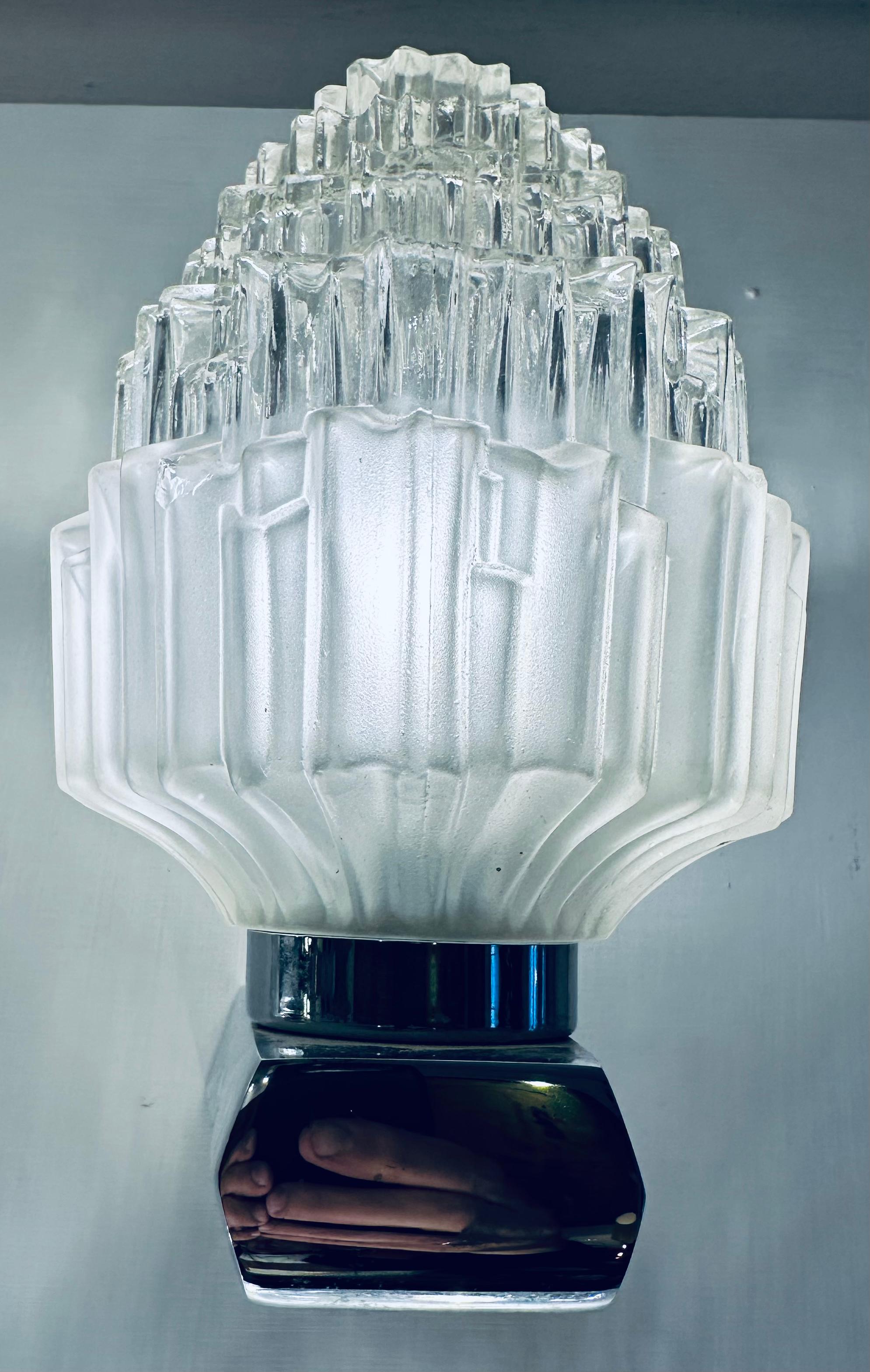 Paar 1950er Jahre EJS Lighting Glas & poliertes Chrom Fackel Wandleuchten oder Wandleuchter (20. Jahrhundert) im Angebot