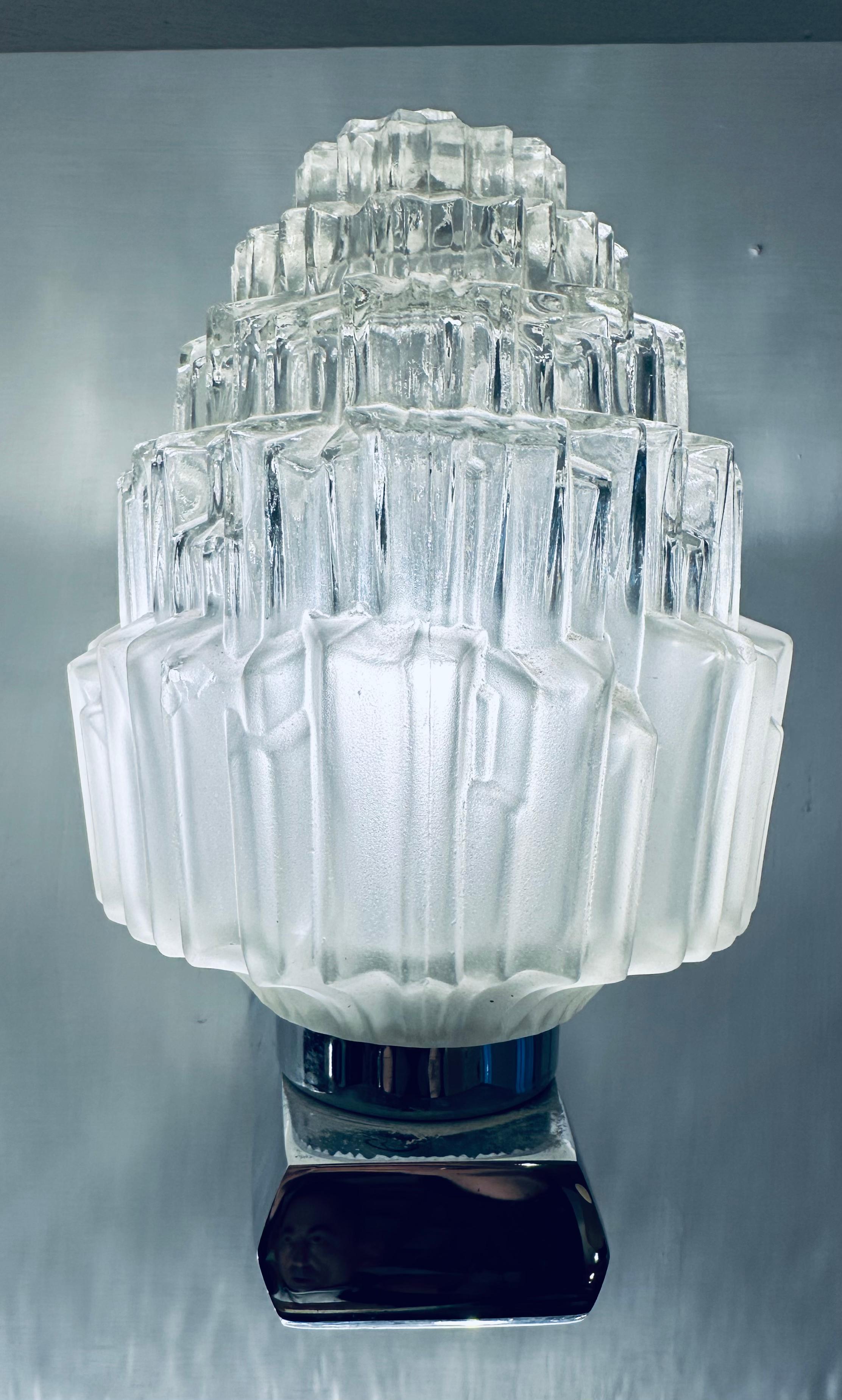 Paar 1950er Jahre EJS Lighting Glas & poliertes Chrom Fackel Wandleuchten oder Wandleuchter (Metall) im Angebot