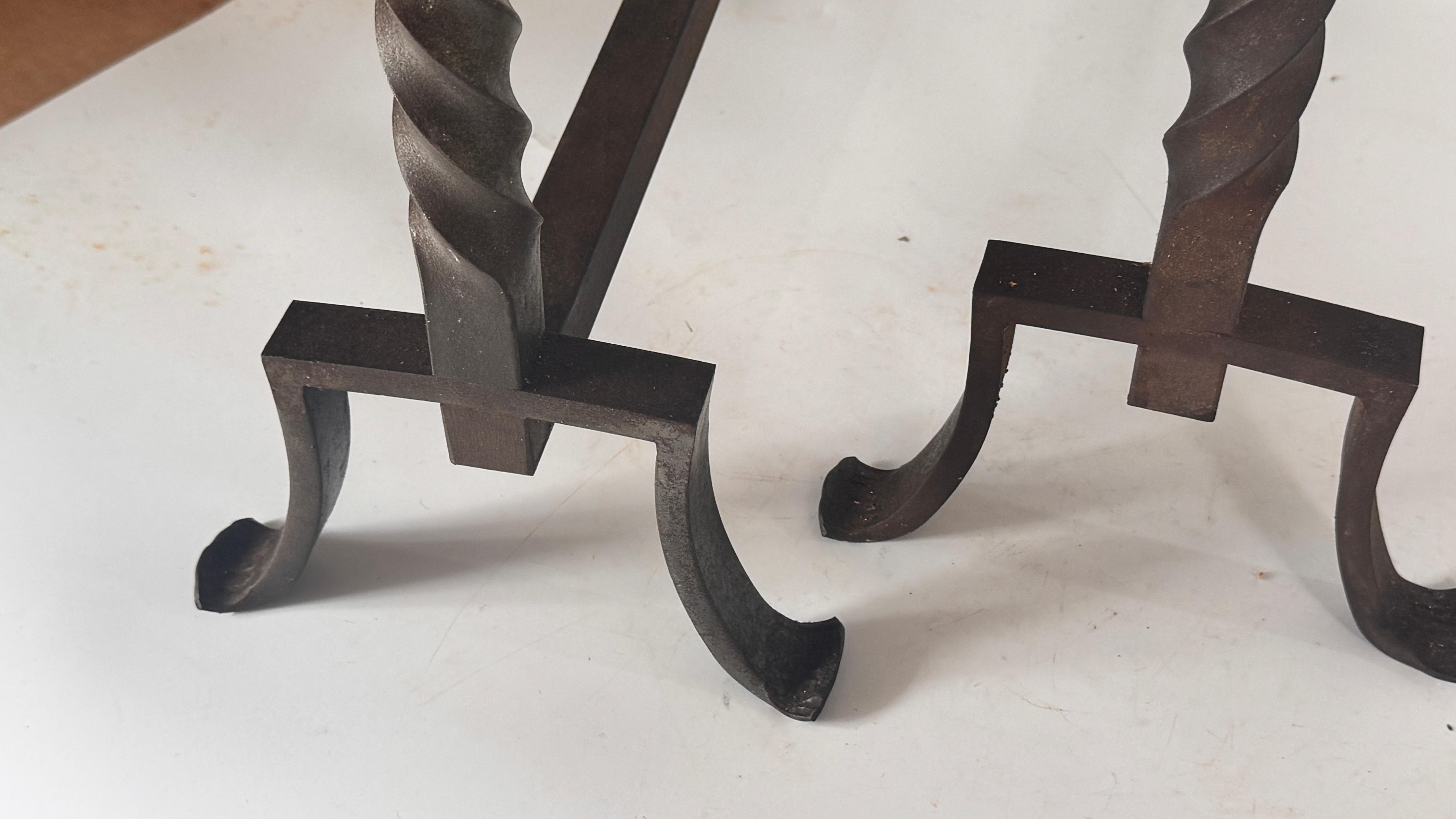 Coppia di androni francesi degli anni '50 - Ghisa nera con terminali in ottone in vendita 4