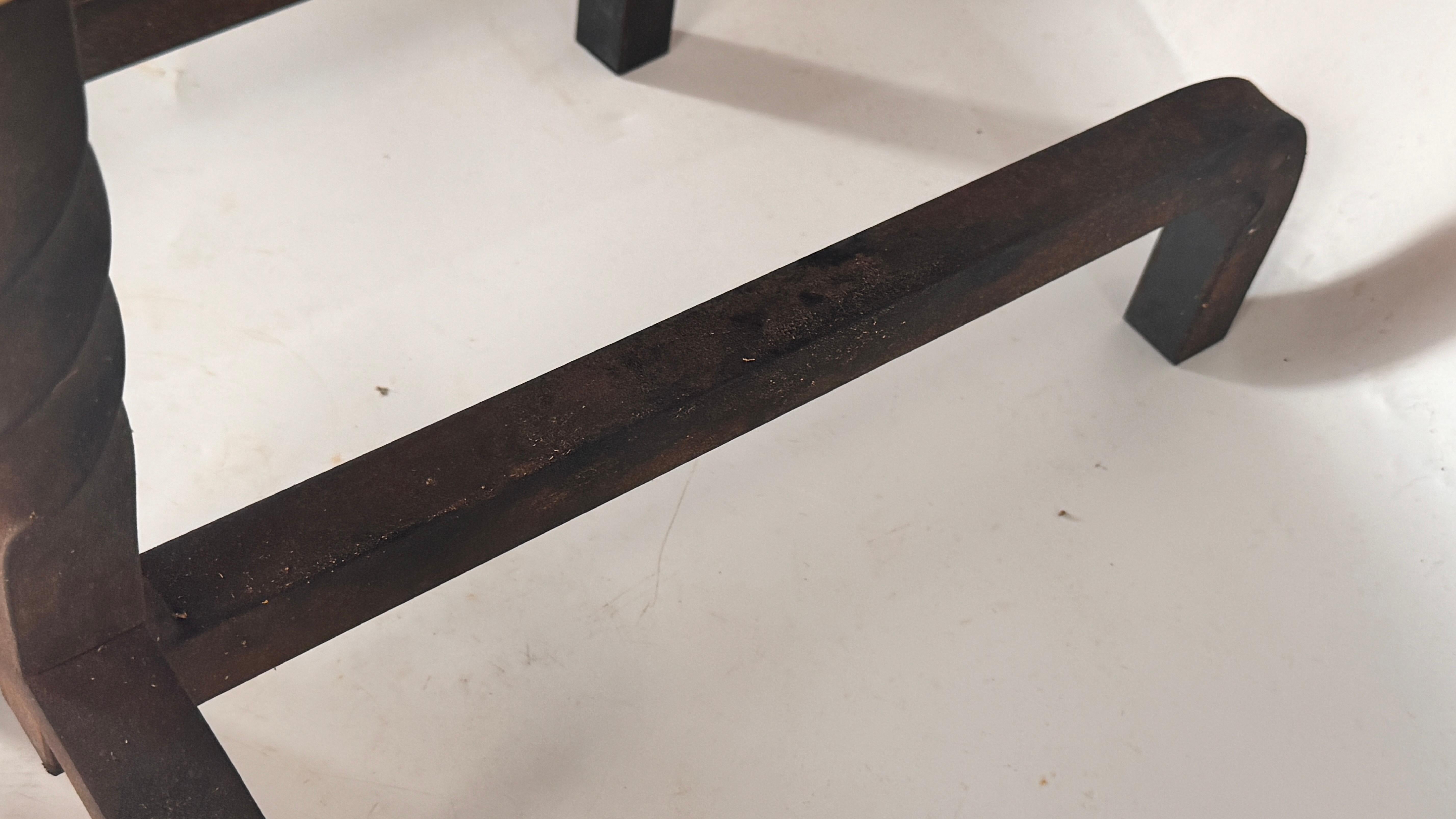 Coppia di androni francesi degli anni '50 - Ghisa nera con terminali in ottone in vendita 5