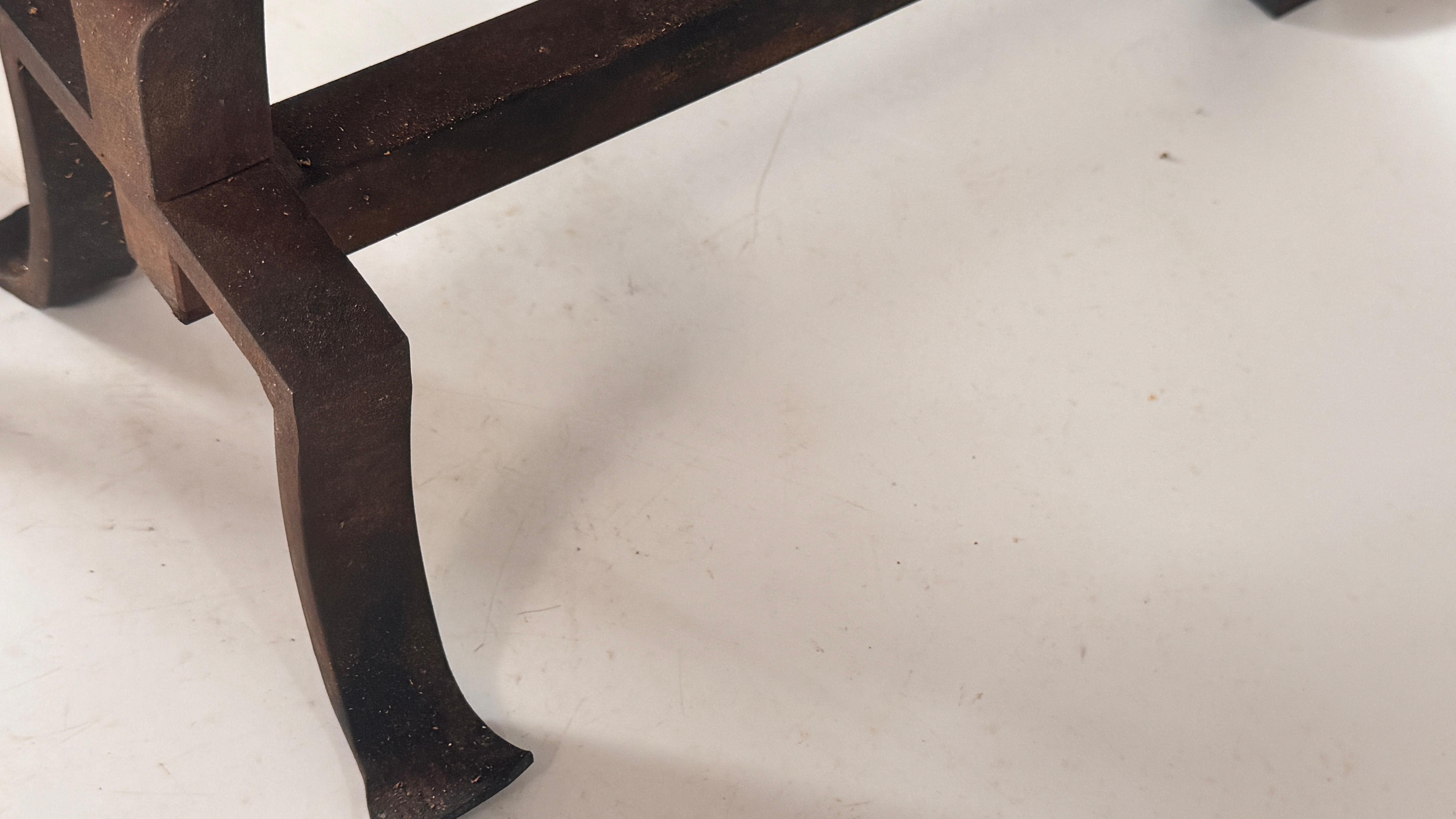 Coppia di androni francesi degli anni '50 - Ghisa nera con terminali in ottone in vendita 6