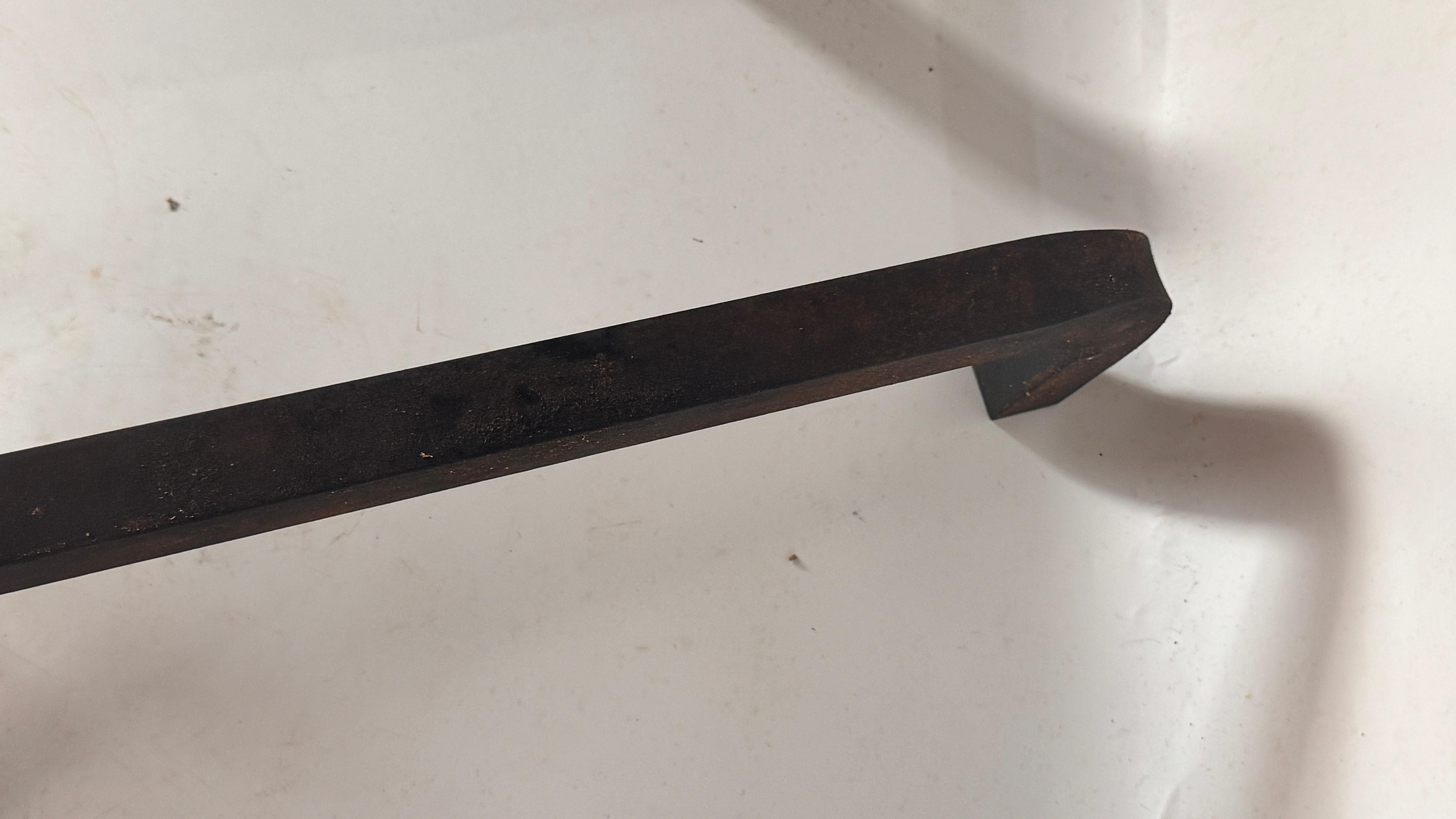 Coppia di androni francesi degli anni '50 - Ghisa nera con terminali in ottone in vendita 9