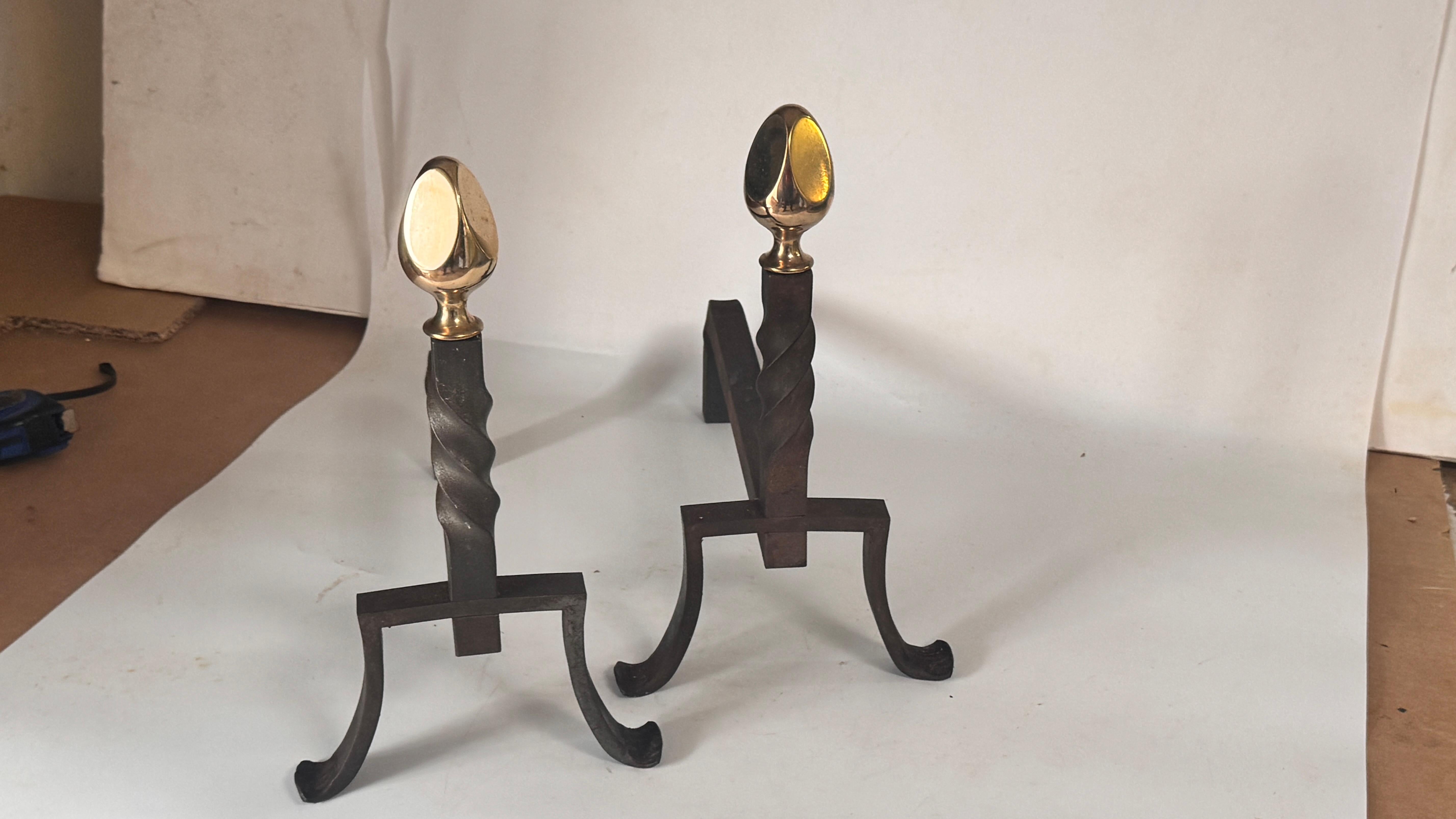 Metà XX secolo Coppia di androni francesi degli anni '50 - Ghisa nera con terminali in ottone in vendita