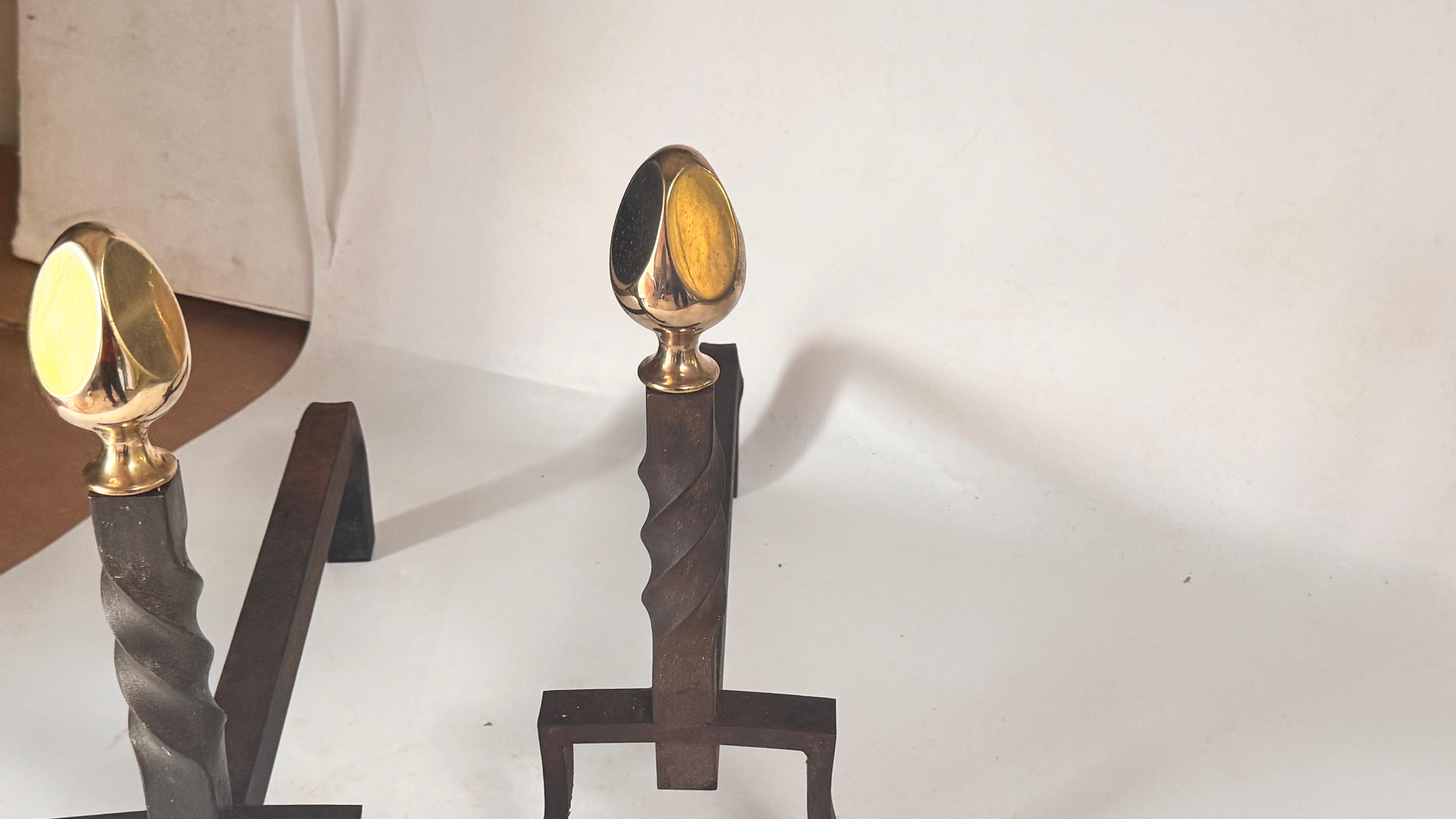 Coppia di androni francesi degli anni '50 - Ghisa nera con terminali in ottone in vendita 1