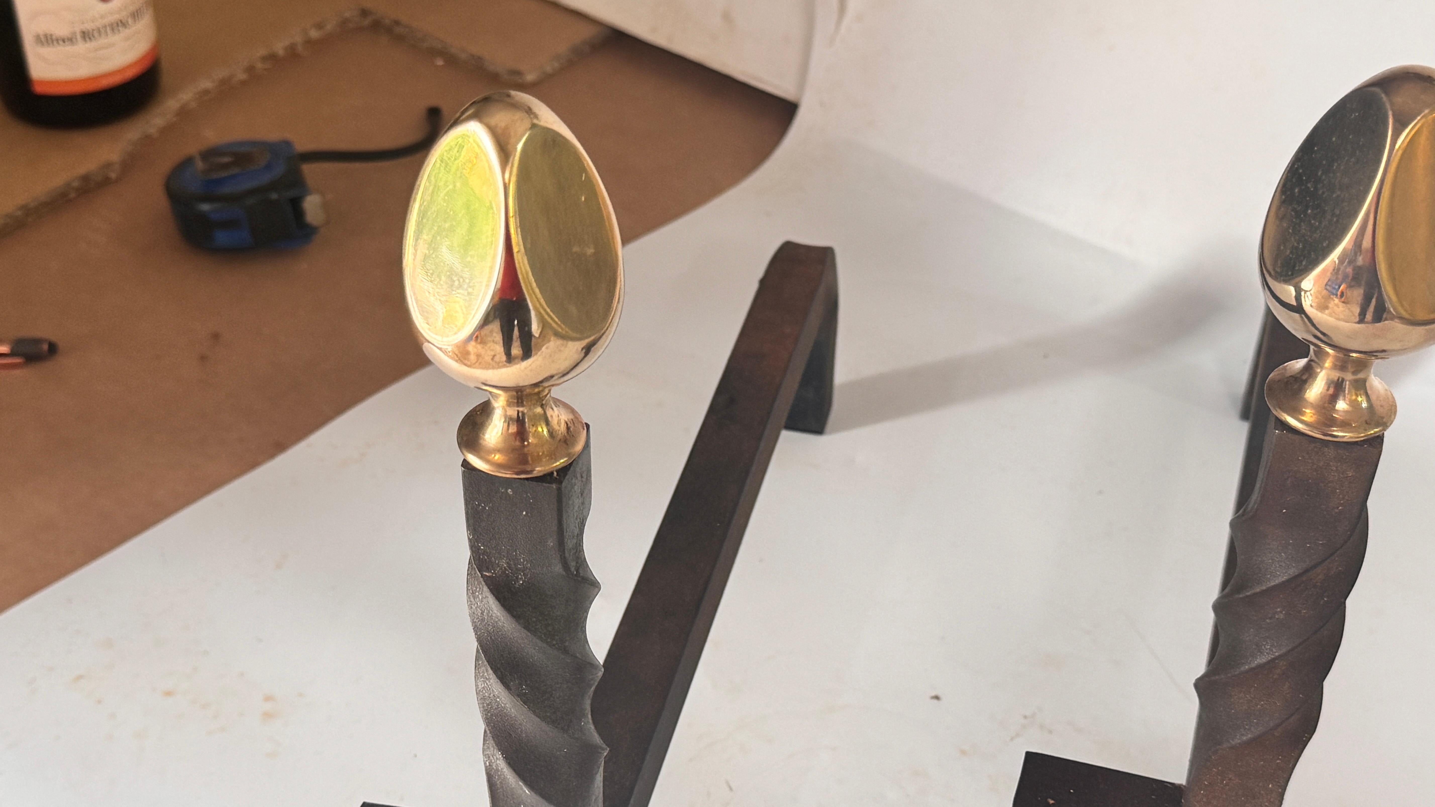 Coppia di androni francesi degli anni '50 - Ghisa nera con terminali in ottone in vendita 2