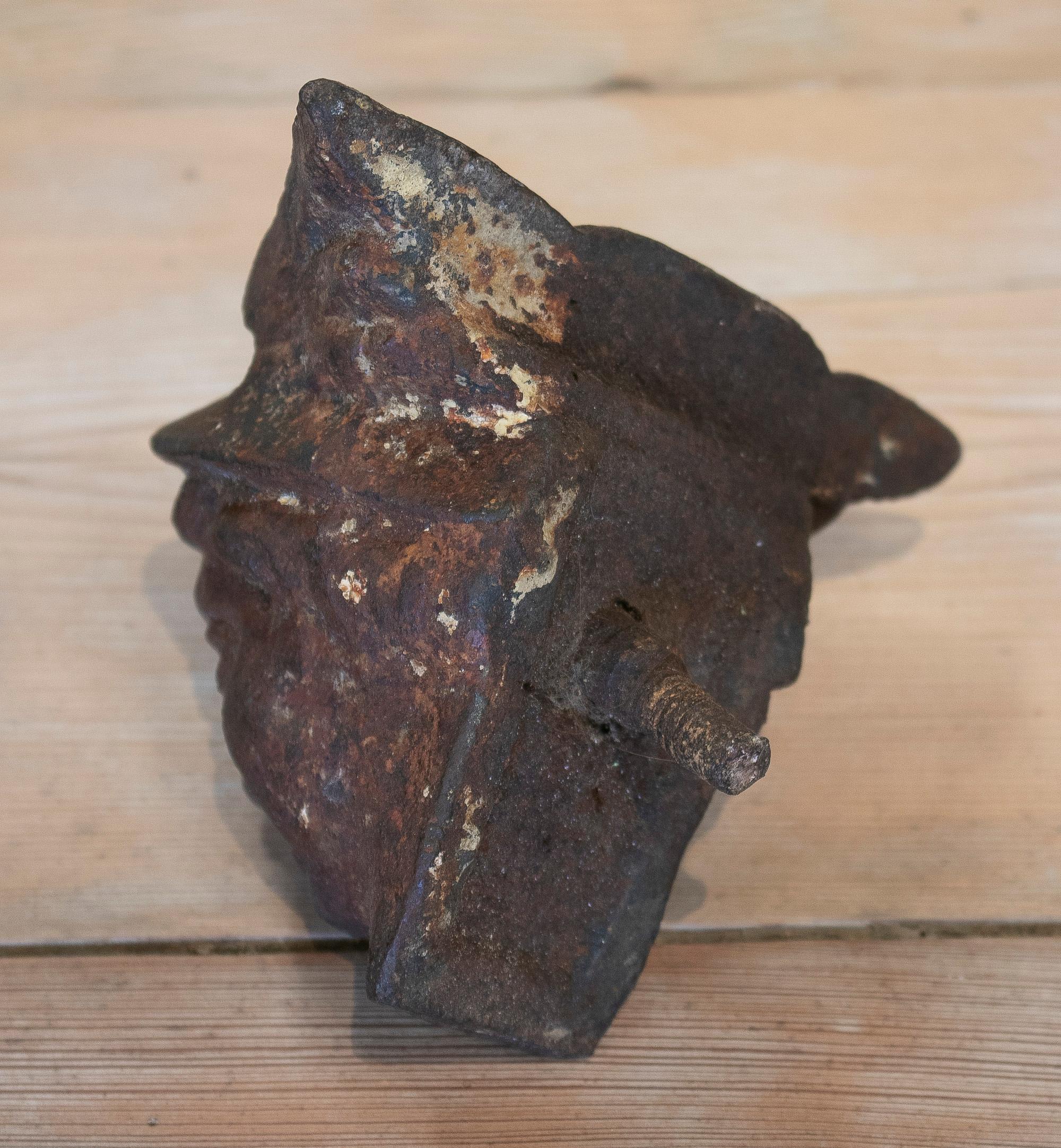 Coppia di busti a testa alata di Mercurio in ghisa francese del 1950 in vendita 9