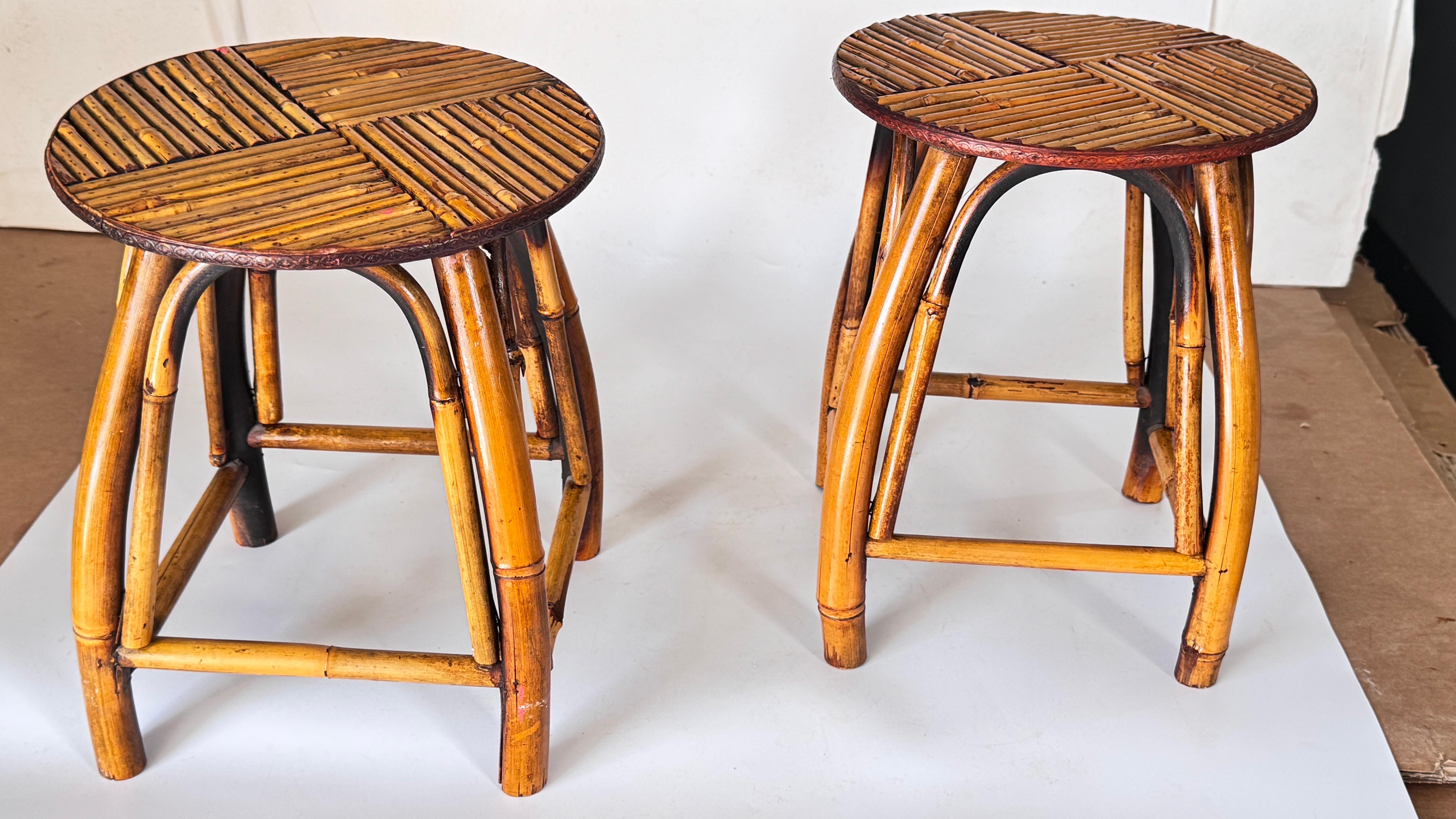 Coppia di sgabelli della Costa Azzurra degli anni '50, in rattan intrecciato e bambù, con una vibrante geometria in vendita 9