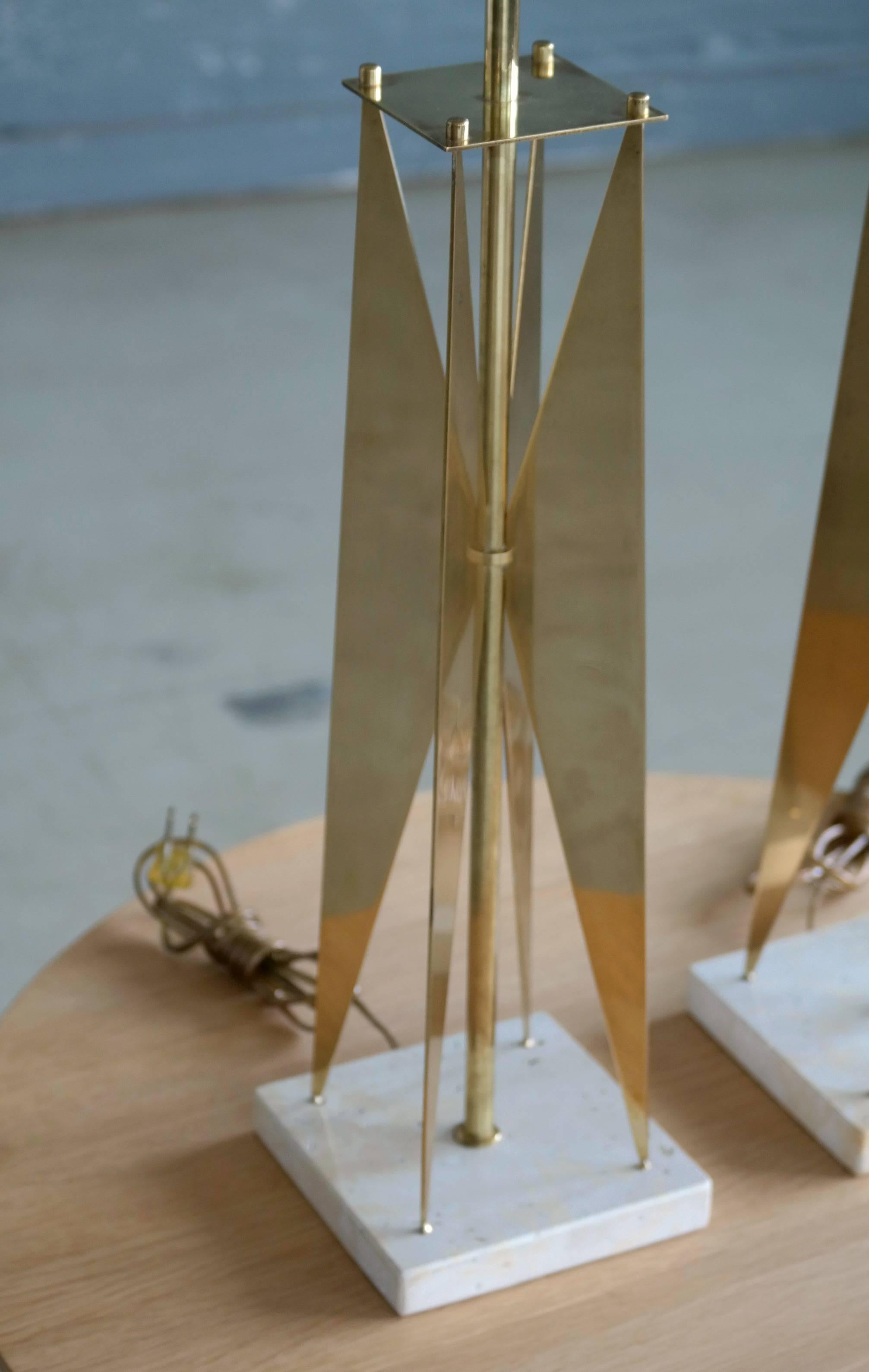 Mid-Century Modern Pair of 1950s Gerald Thurston Sculptural Brass Table Lamps for Lightolier