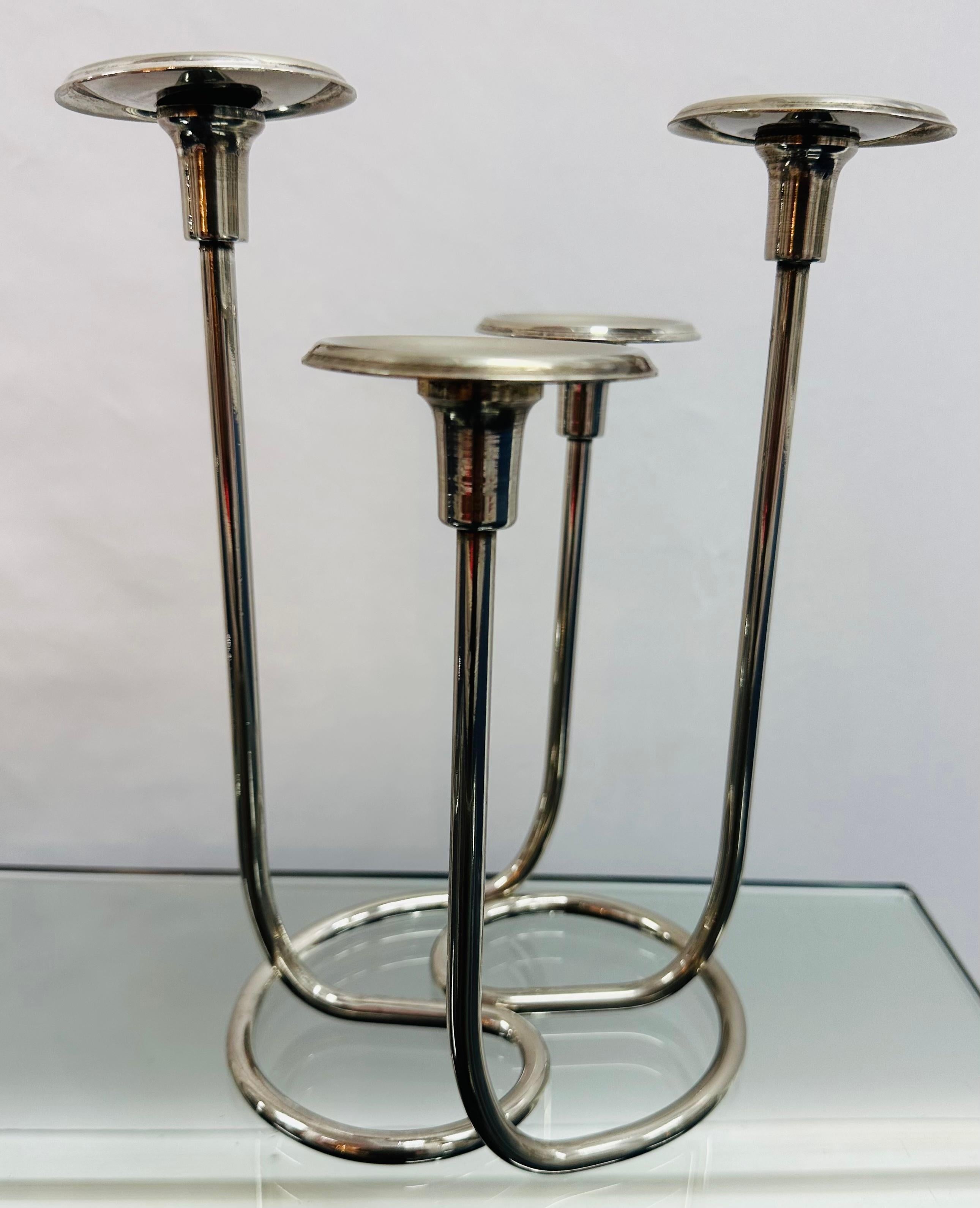Paar Kerzenhalter aus deutschem Silberblech der 1950er Jahre im Stil von Wilhelm Wagenfeld im Angebot 5