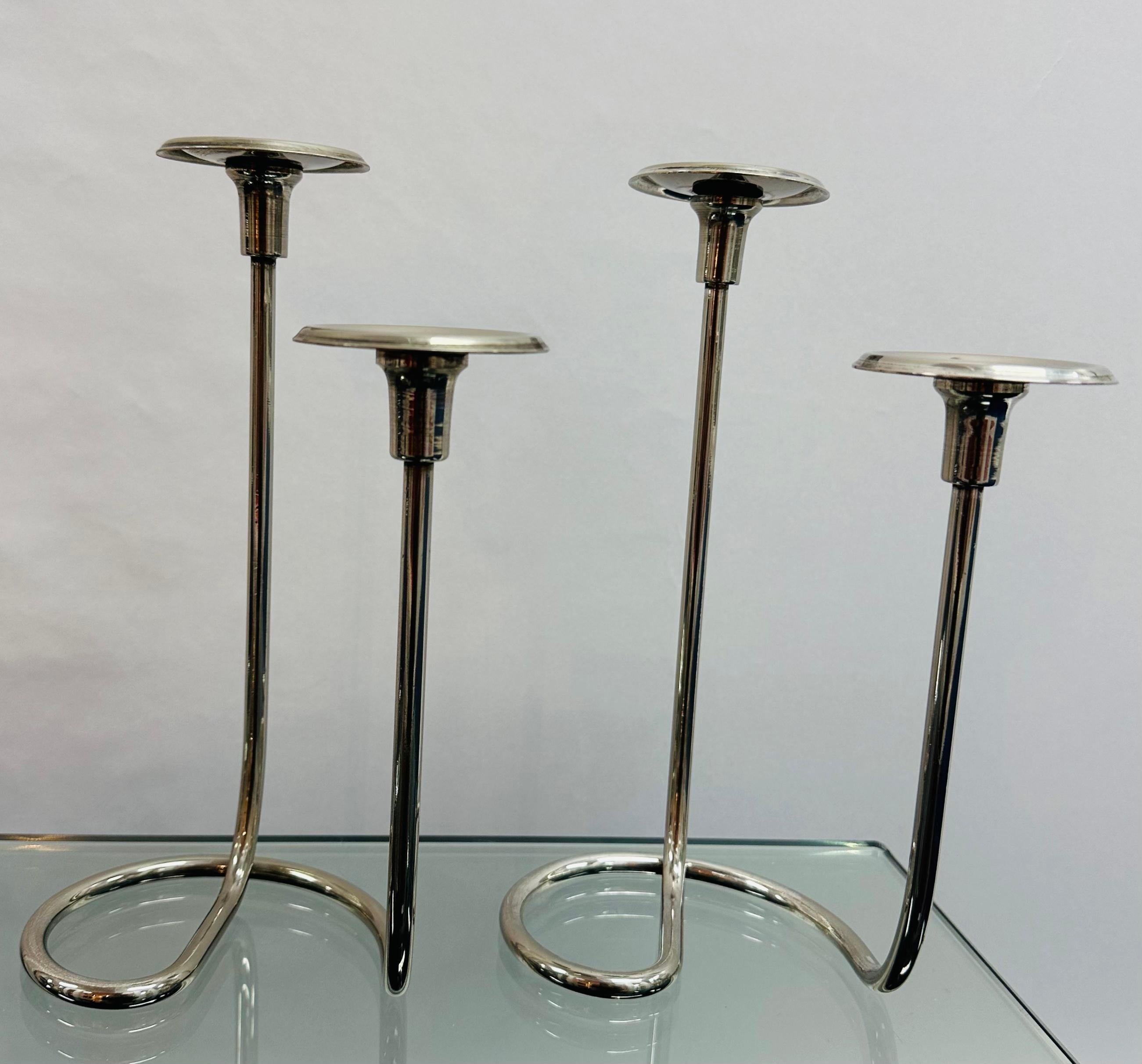 Paire de bougeoirs en métal argenté allemand des années 1950 dans le style Wilhelm Wagenfeld en vente 10