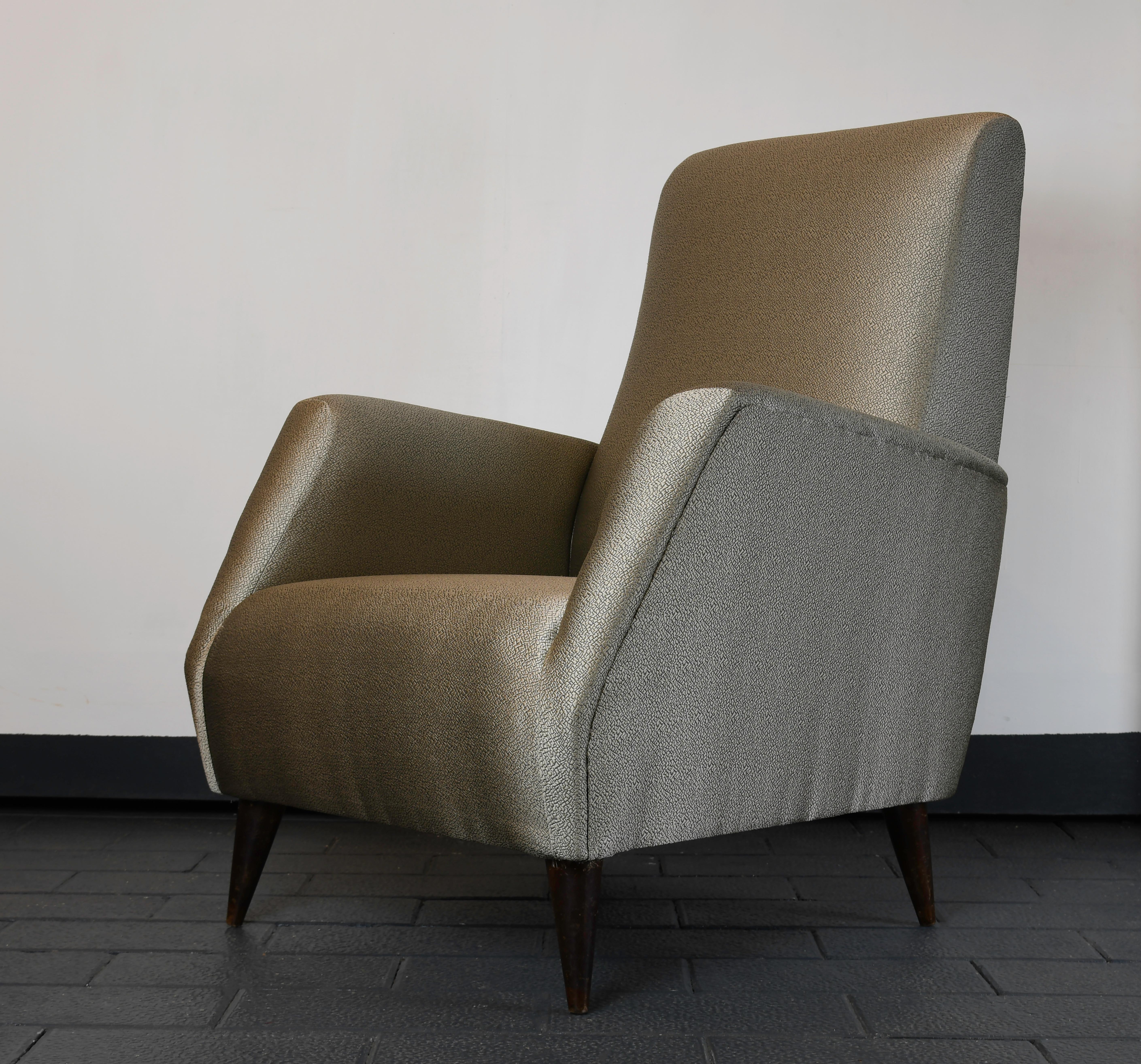 Mid-Century Modern Pair of 1950's Gio Ponti Armchairs For Sale