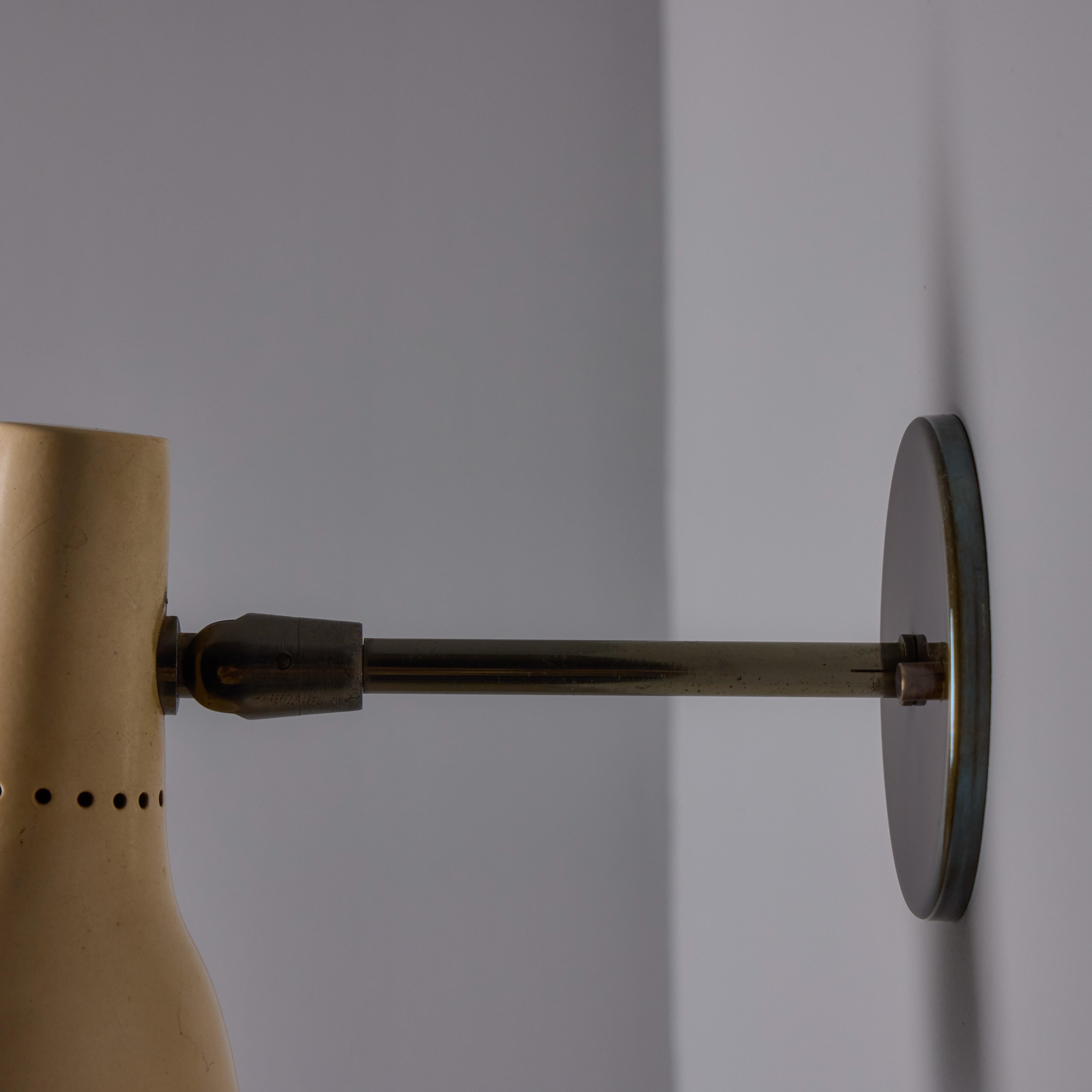 Pair of 1950s Giuseppe Ostuni #109-1 'Tubetto 2 Snodi Piccoli' Sconces for Oluce For Sale 2