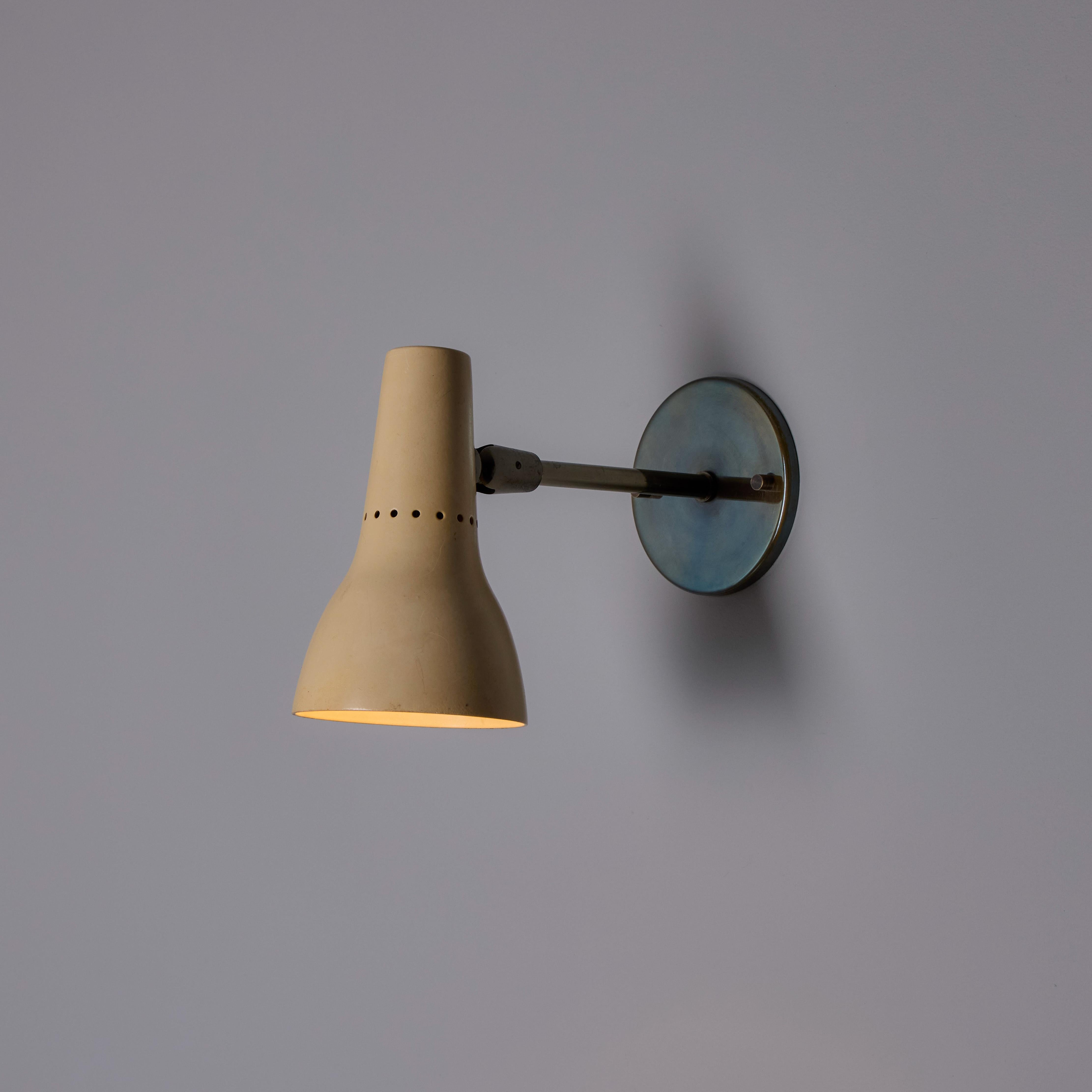 Enameled Pair of 1950s Giuseppe Ostuni #109-1 'Tubetto 2 Snodi Piccoli' Sconces for Oluce For Sale
