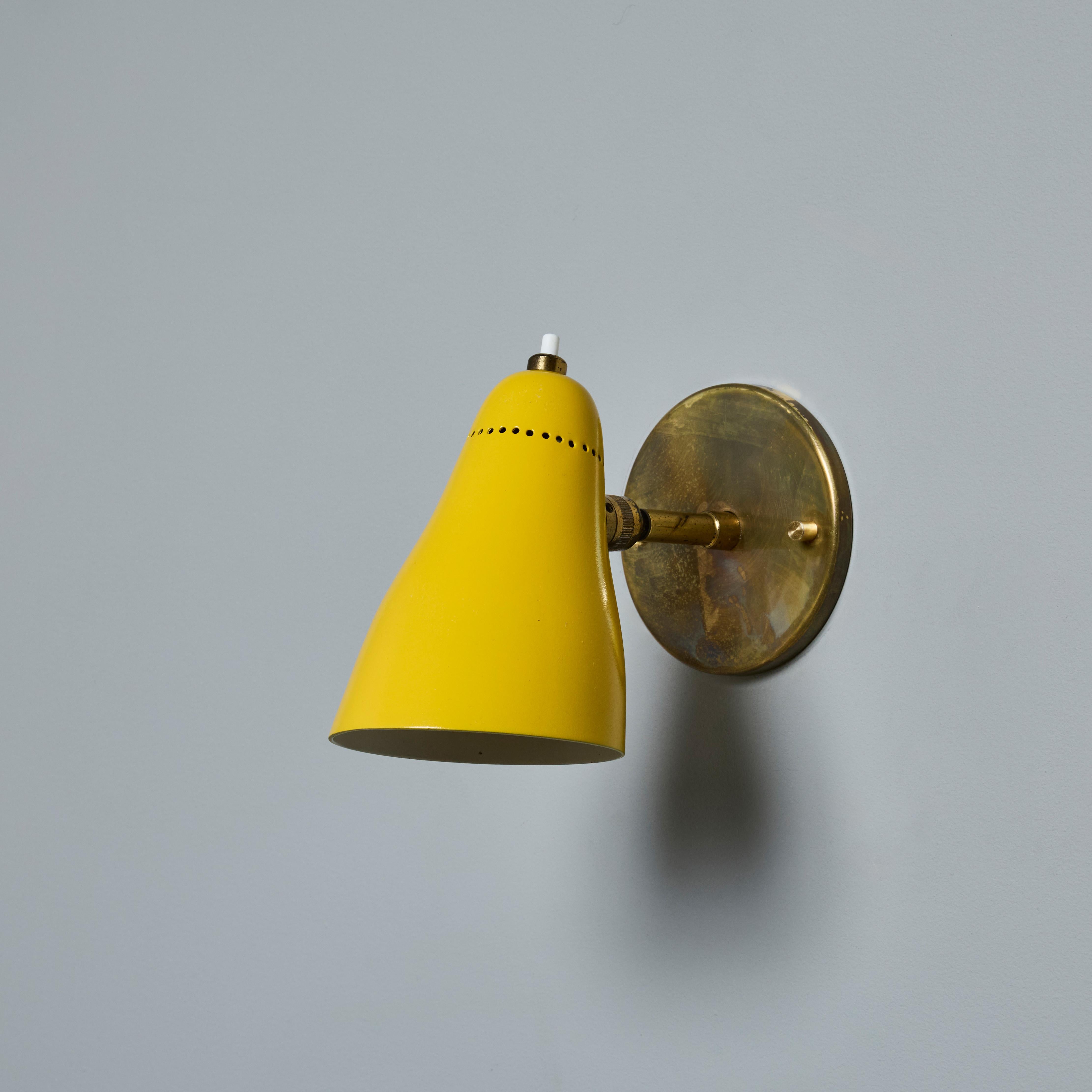 Mid-Century moderno Coppia di lampade gialle snodabili Giuseppe Ostuni Model #101 degli anni '50 per O-Luce in vendita