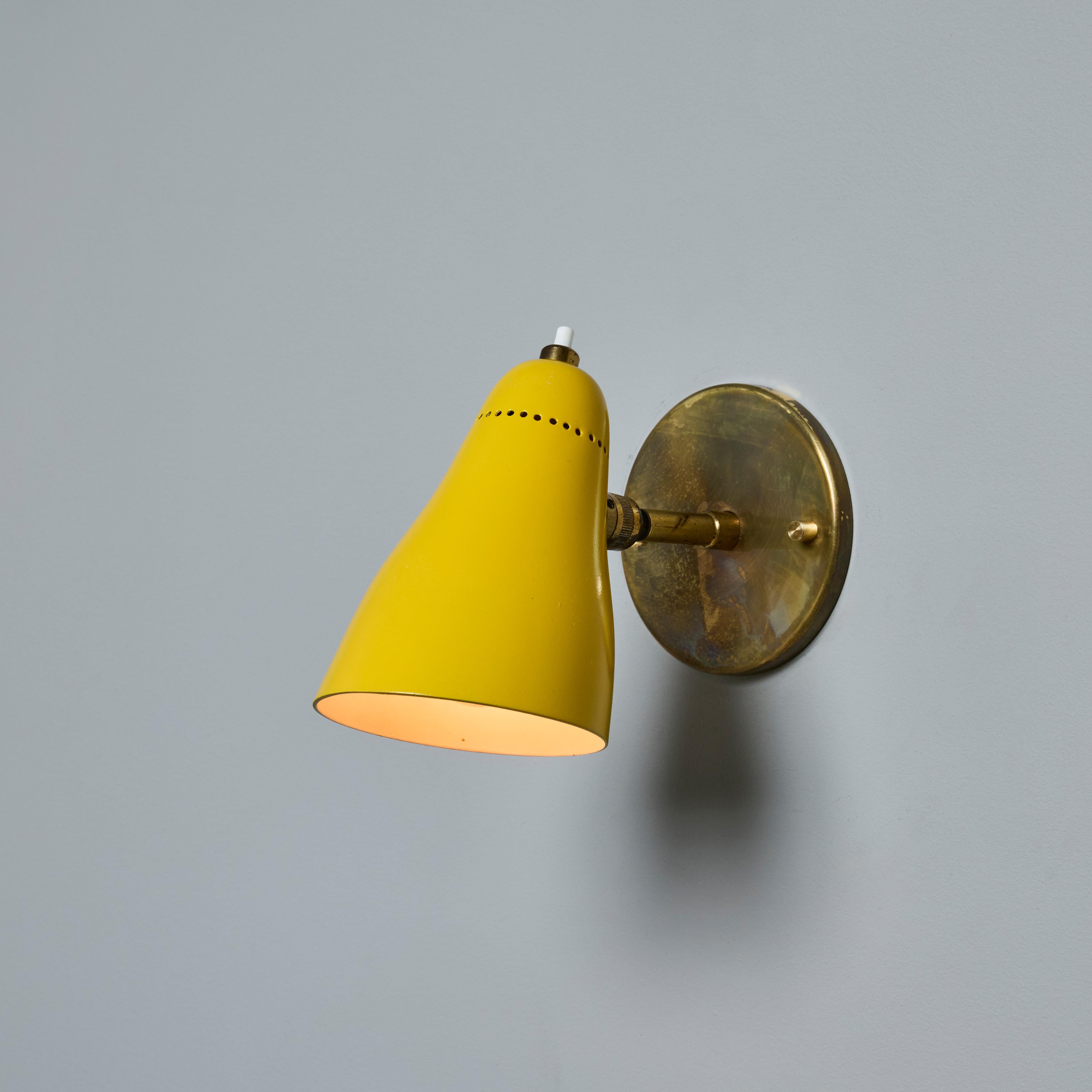 Italiano Coppia di lampade gialle snodabili Giuseppe Ostuni Model #101 degli anni '50 per O-Luce in vendita