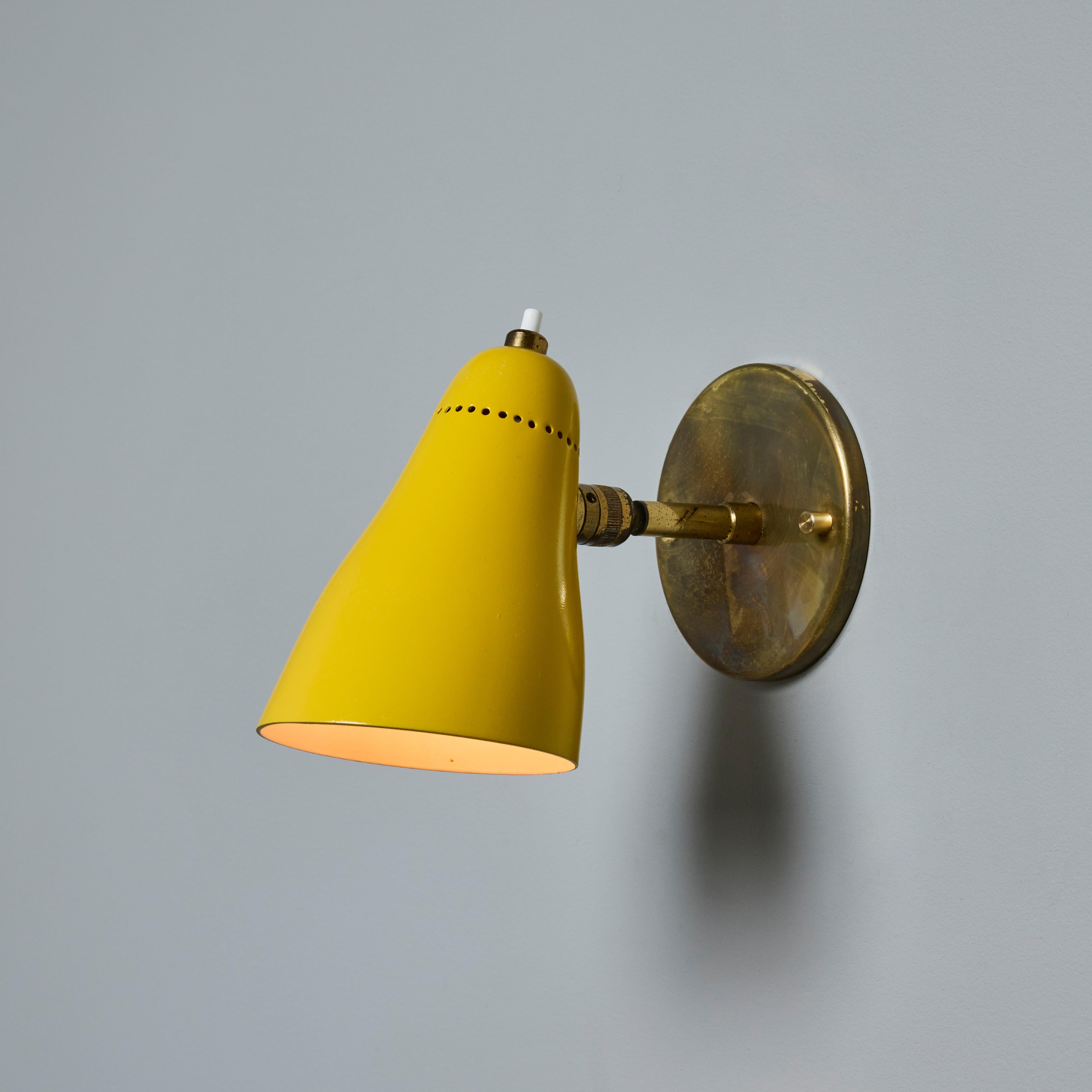 Dipinto Coppia di lampade gialle snodabili Giuseppe Ostuni Model #101 degli anni '50 per O-Luce in vendita