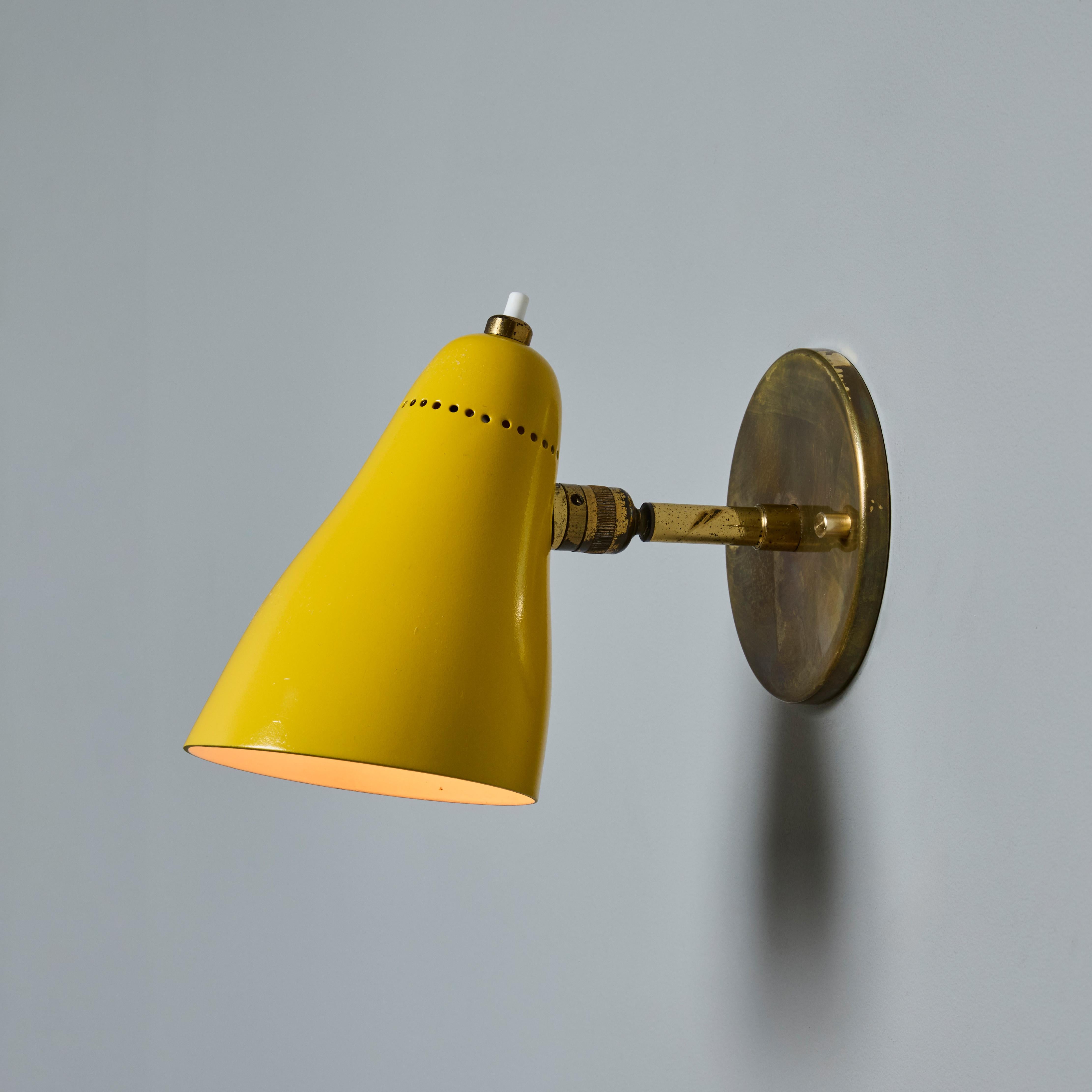 Metà XX secolo Coppia di lampade gialle snodabili Giuseppe Ostuni Model #101 degli anni '50 per O-Luce in vendita