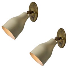 Coppia di sconsigliere articolate in ottone e bianco di Giuseppe Ostuni degli anni '50 per O-Luce