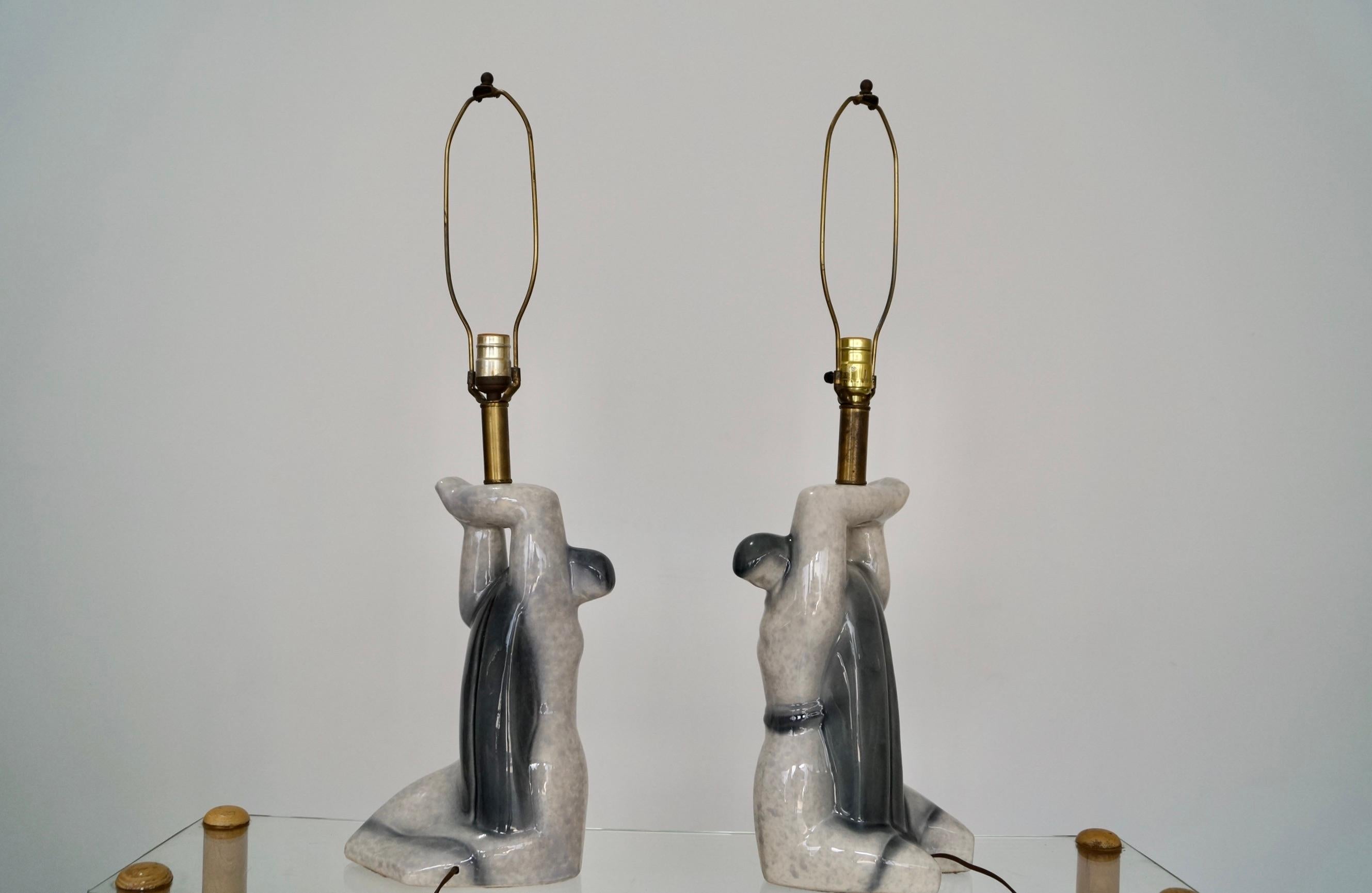 Paar Heifetz-Figurenskulptur-Tischlampen aus den 1950er Jahren (amerikanisch) im Angebot