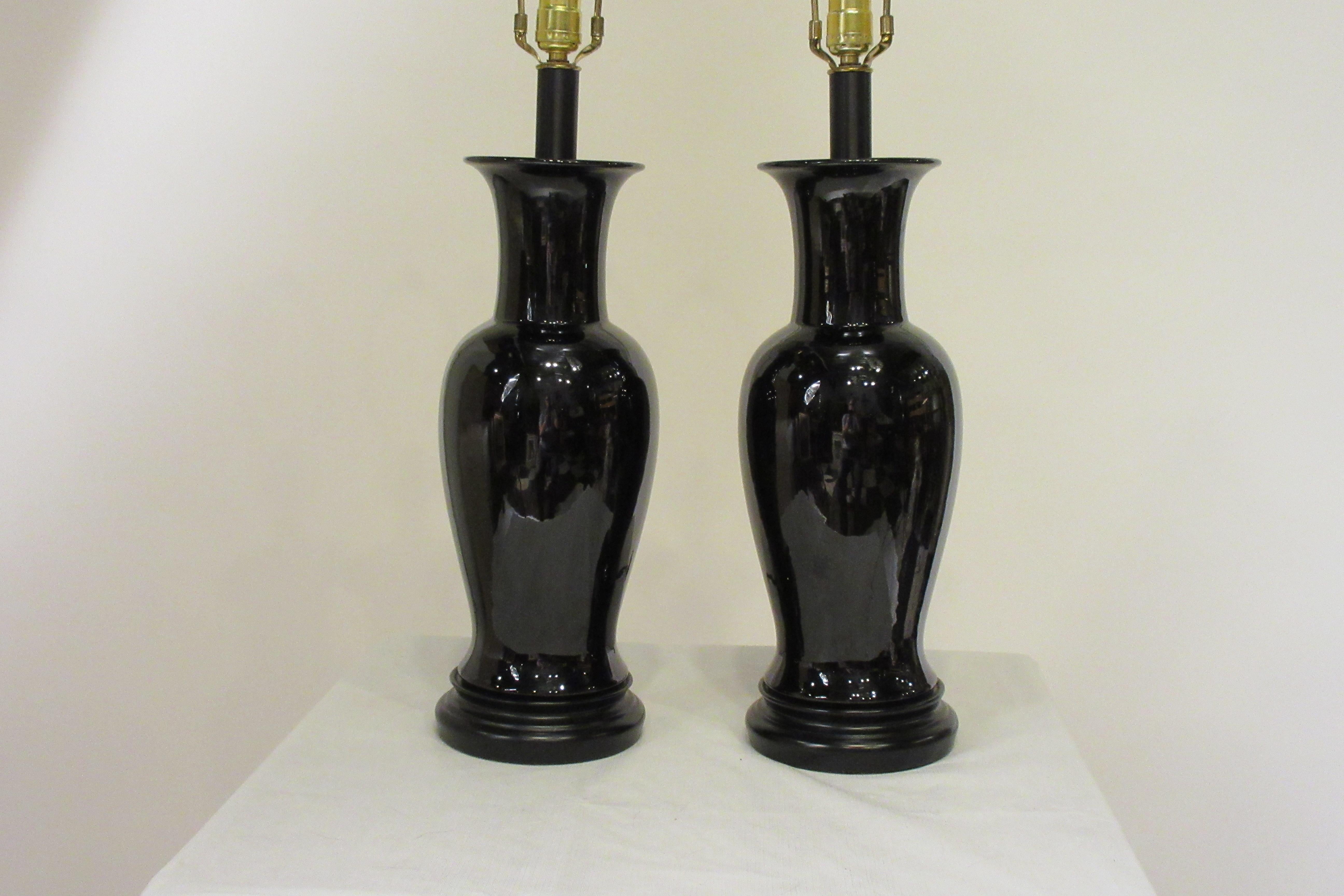 Pair of 1950s High Gloss Black Ginger Jar Lamps In Good Condition In Tarrytown, NY