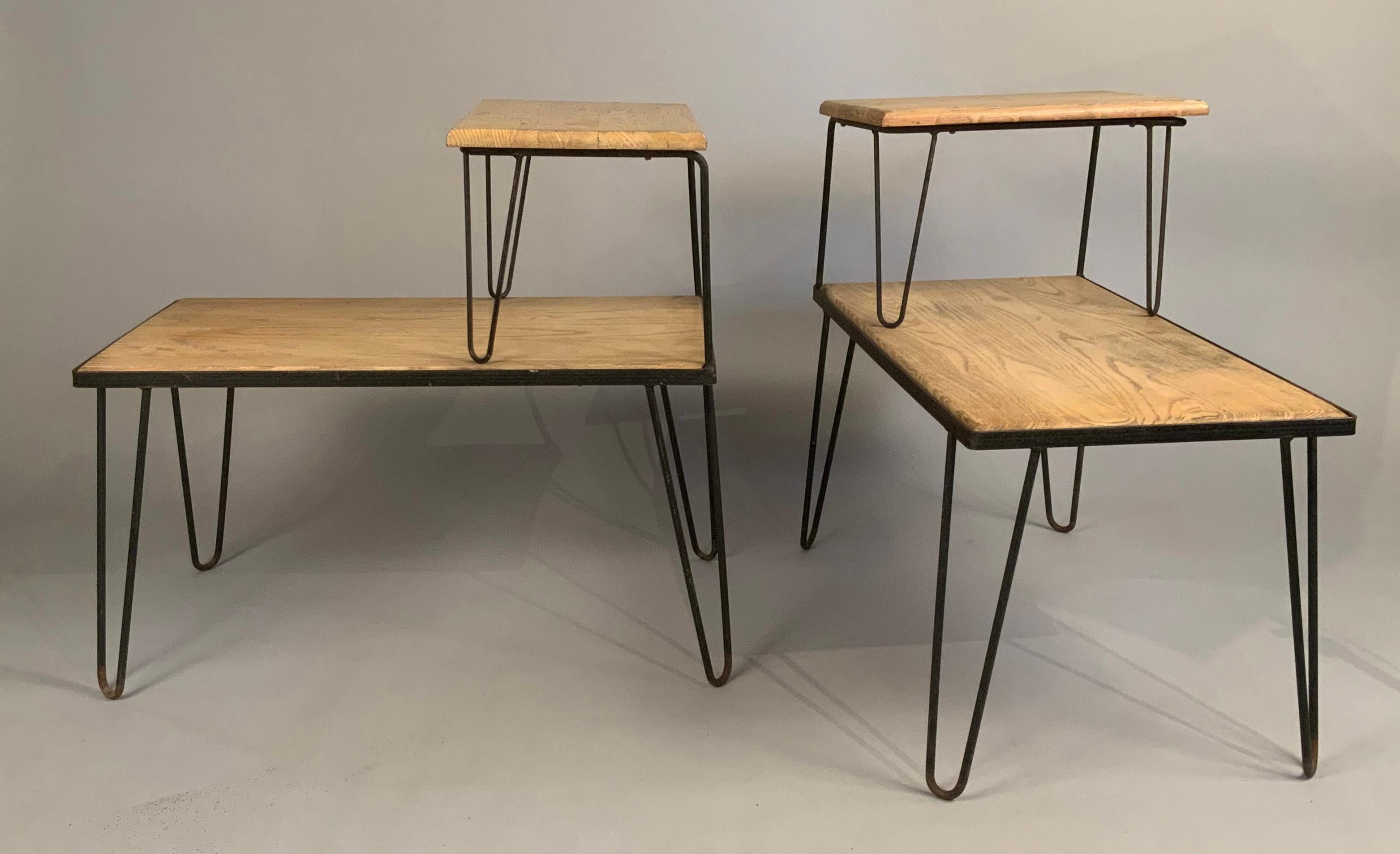 Milieu du XXe siècle Paire de tables de chevet en fer des années 1950 avec base en épingle à cheveux