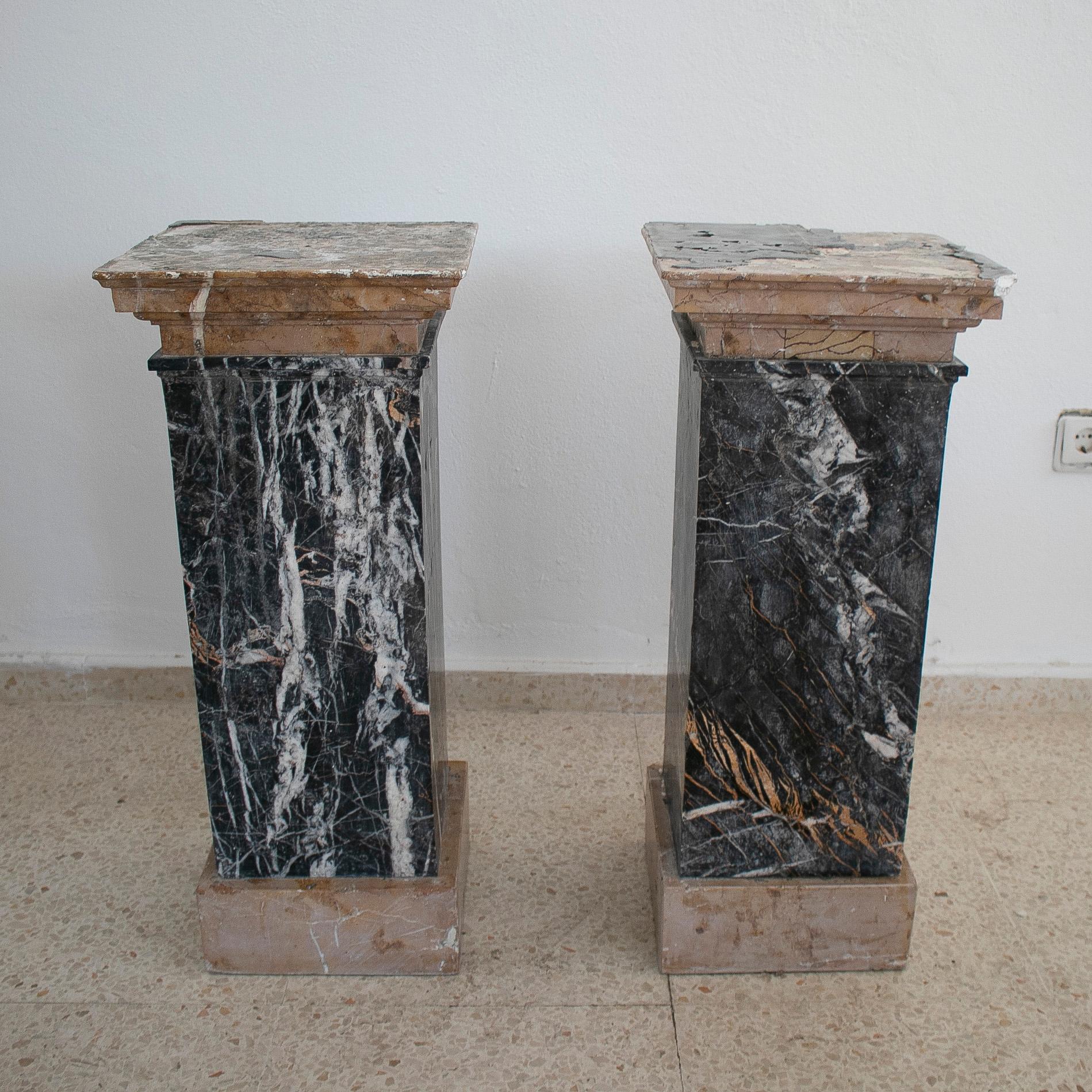 Hand-Painted Pair of 1950s Italian 2-Tone Marble Square Pedestal Bases For Sale