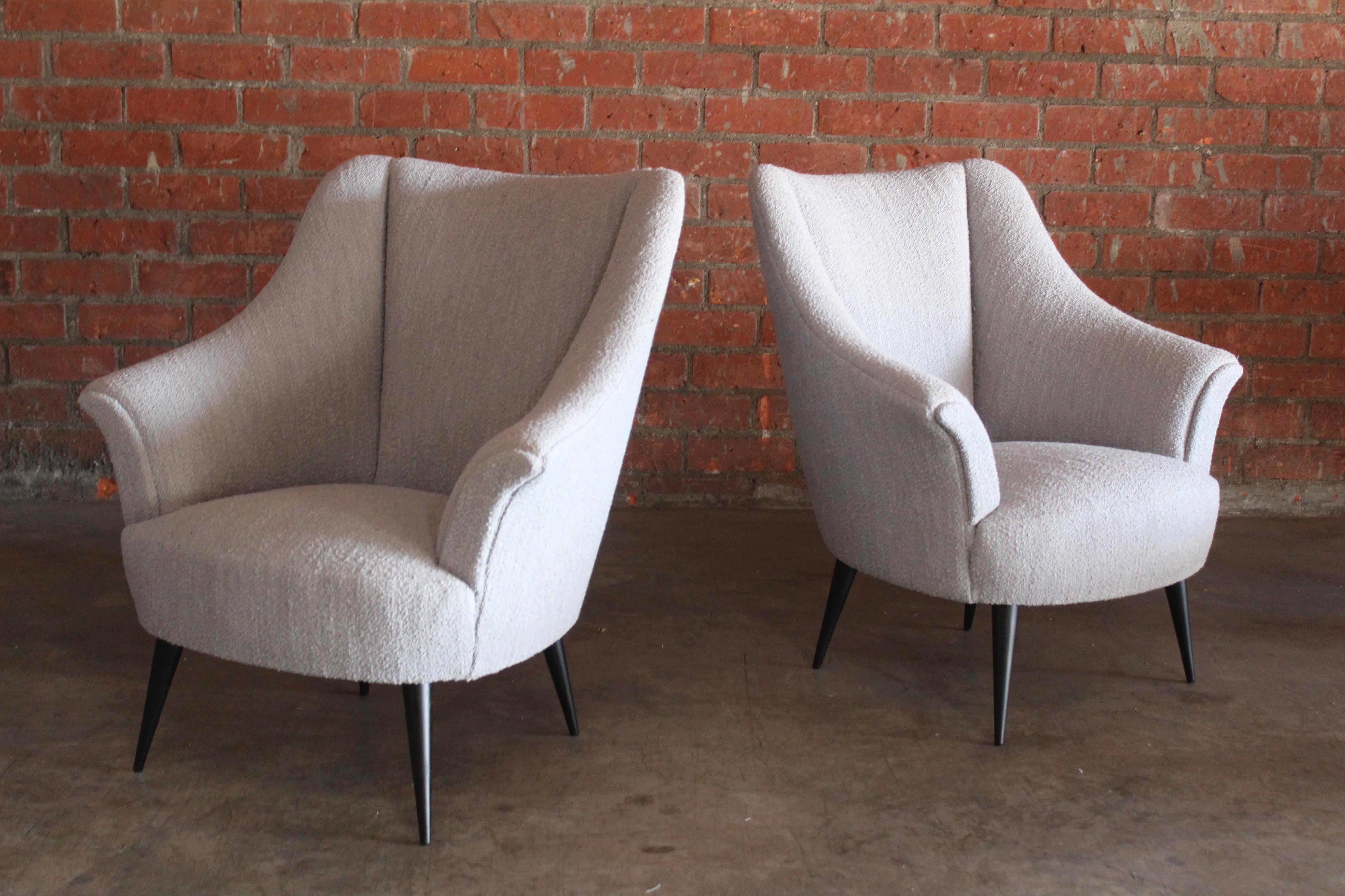 Pair of 1950s Italian Armchairs in Bouclé For Sale 5