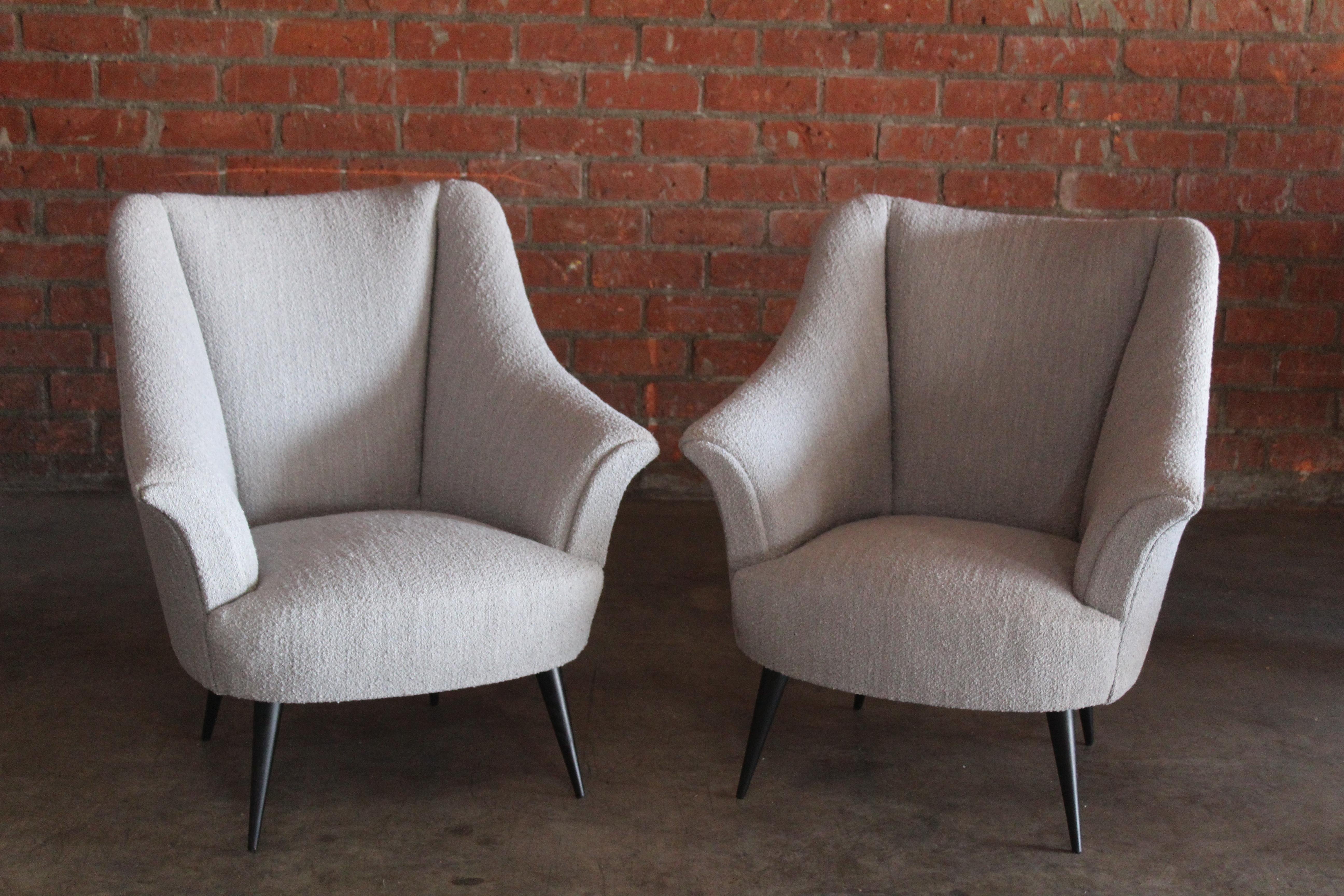 Pair of 1950s Italian Armchairs in Bouclé For Sale 14