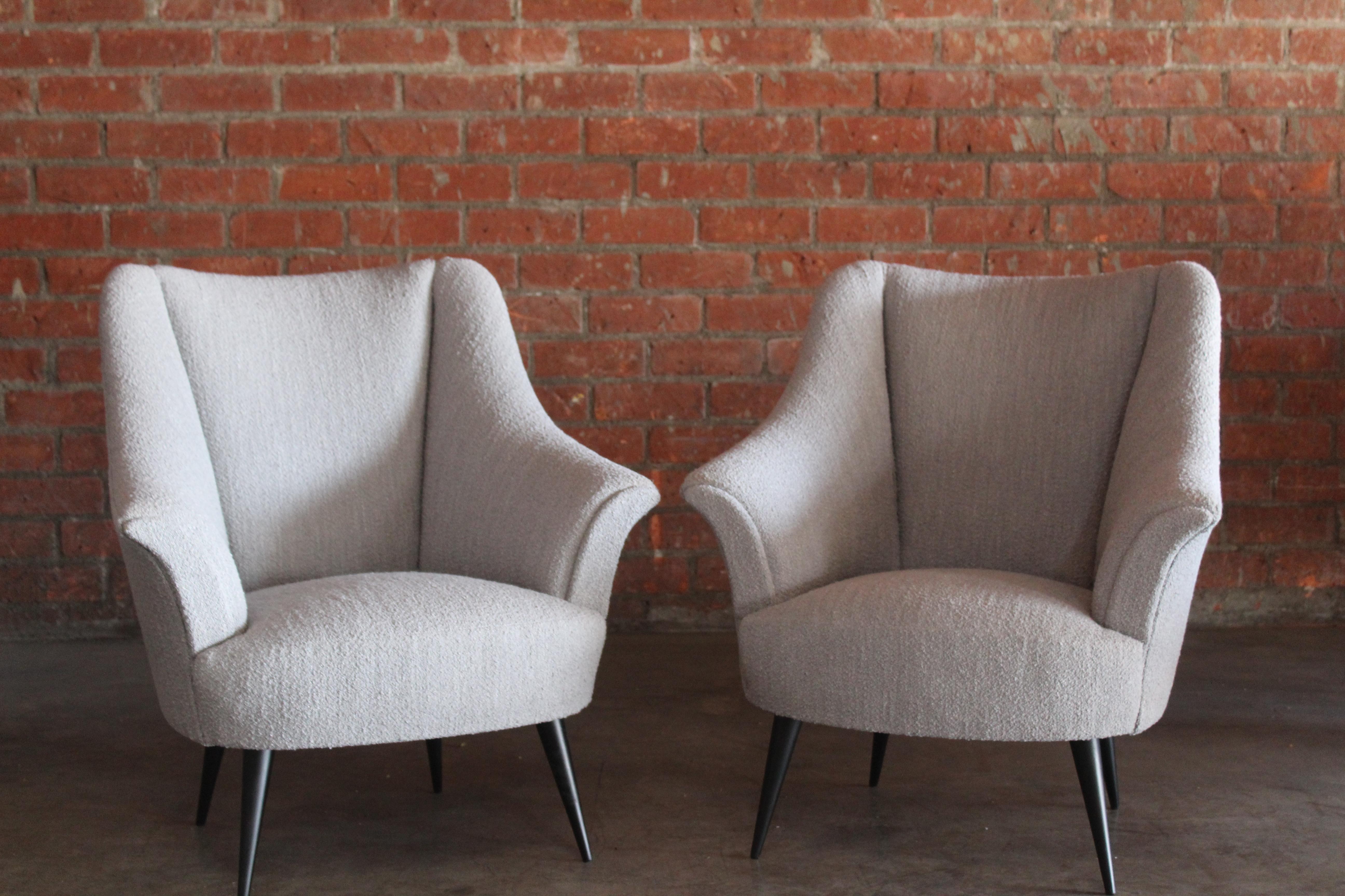 Pair of 1950s Italian Armchairs in Bouclé For Sale 15