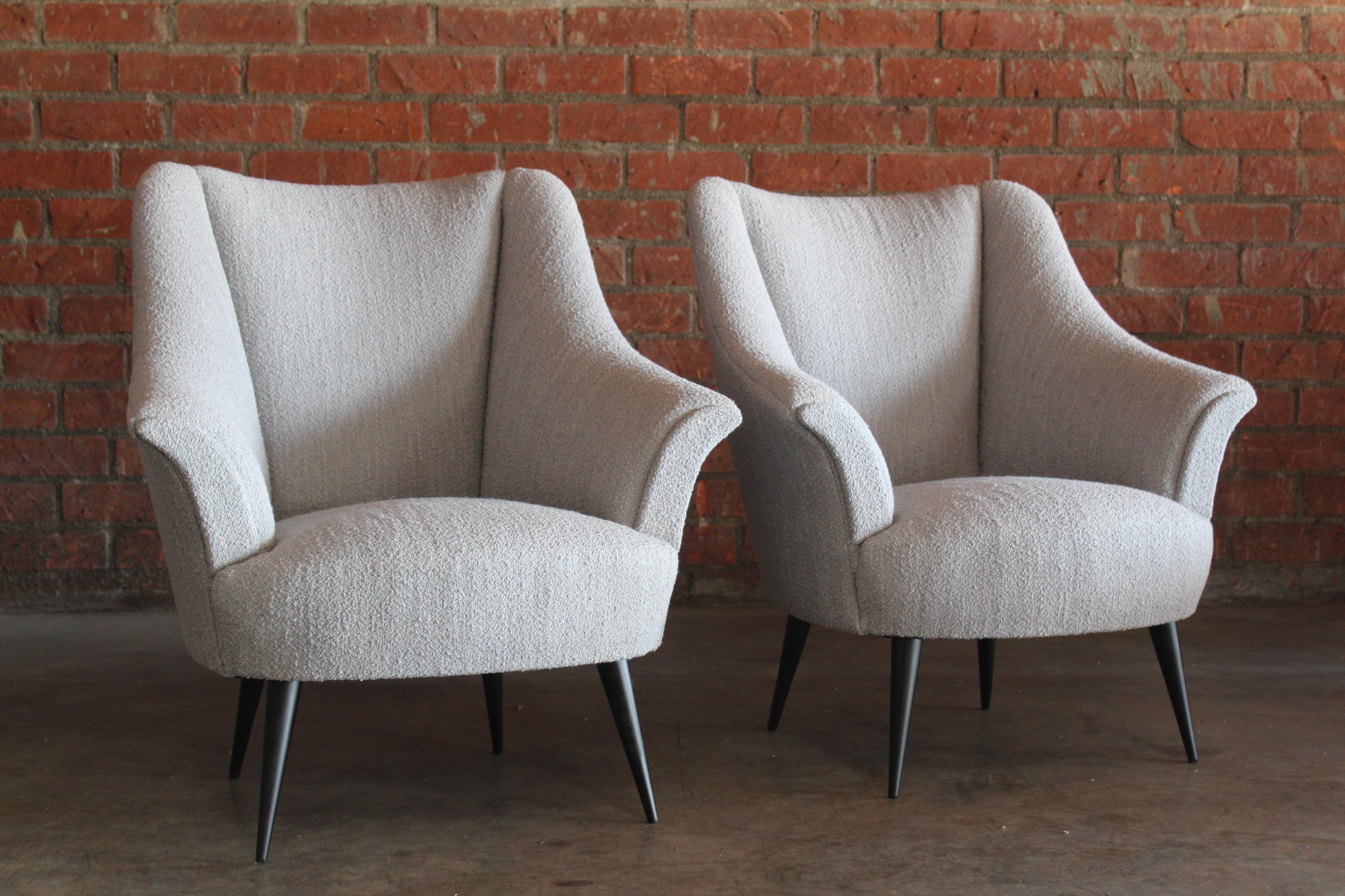 Pair of 1950s Italian Armchairs in Bouclé In Good Condition For Sale In Los Angeles, CA