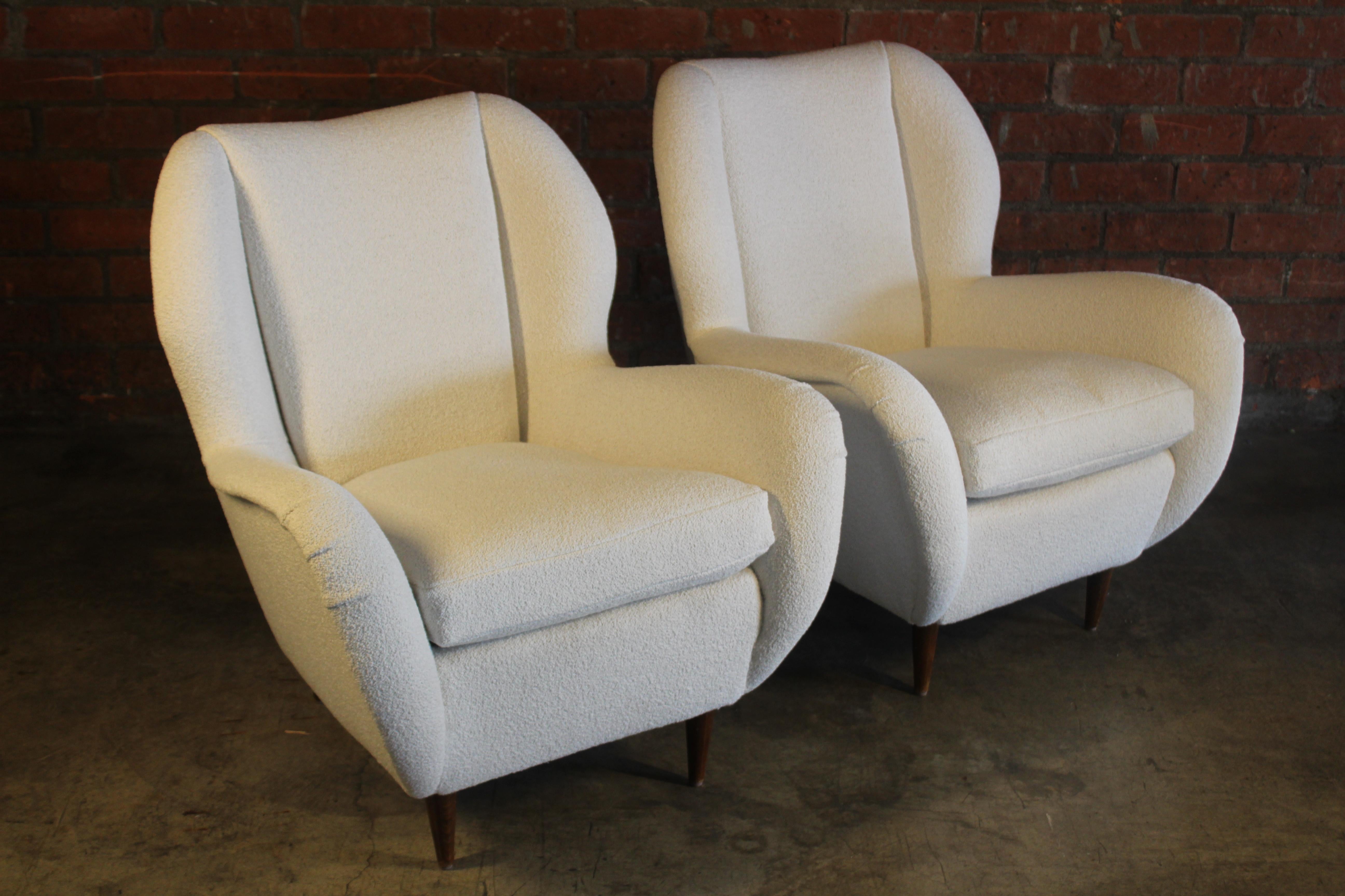 Pair of 1950s Italian Armchairs in Boucle In Good Condition In Los Angeles, CA