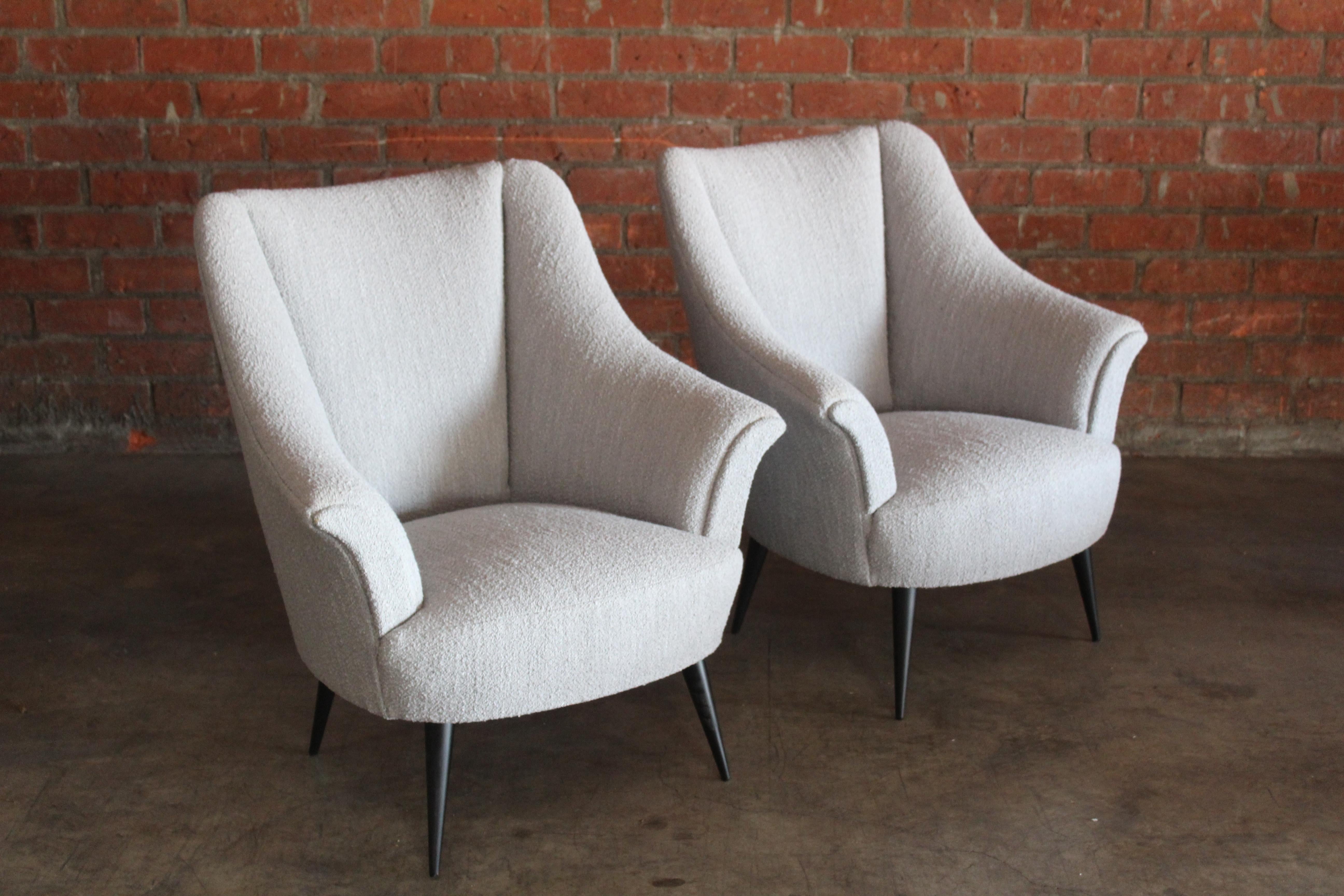 Pair of 1950s Italian Armchairs in Bouclé For Sale 2