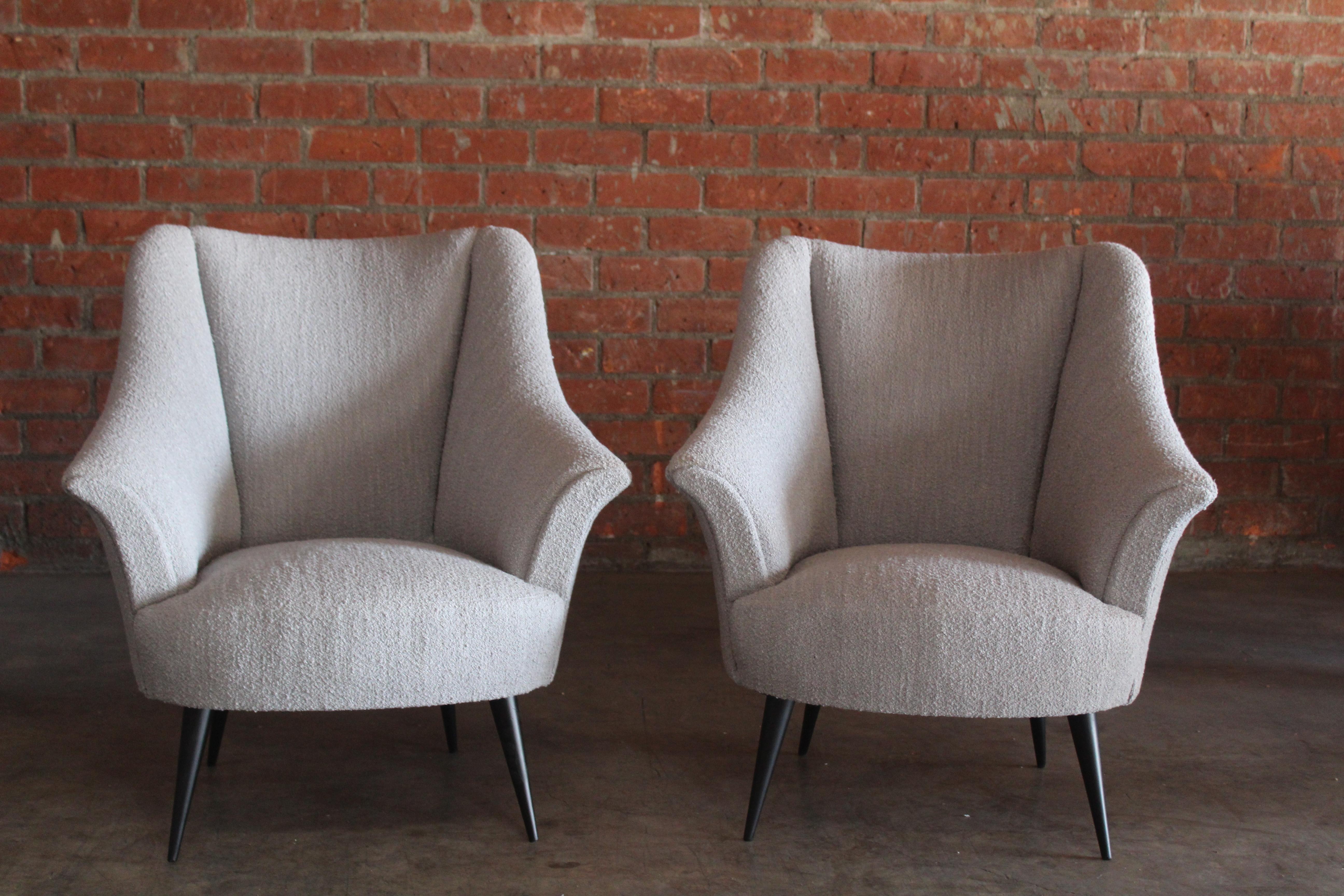 Pair of 1950s Italian Armchairs in Bouclé For Sale 3