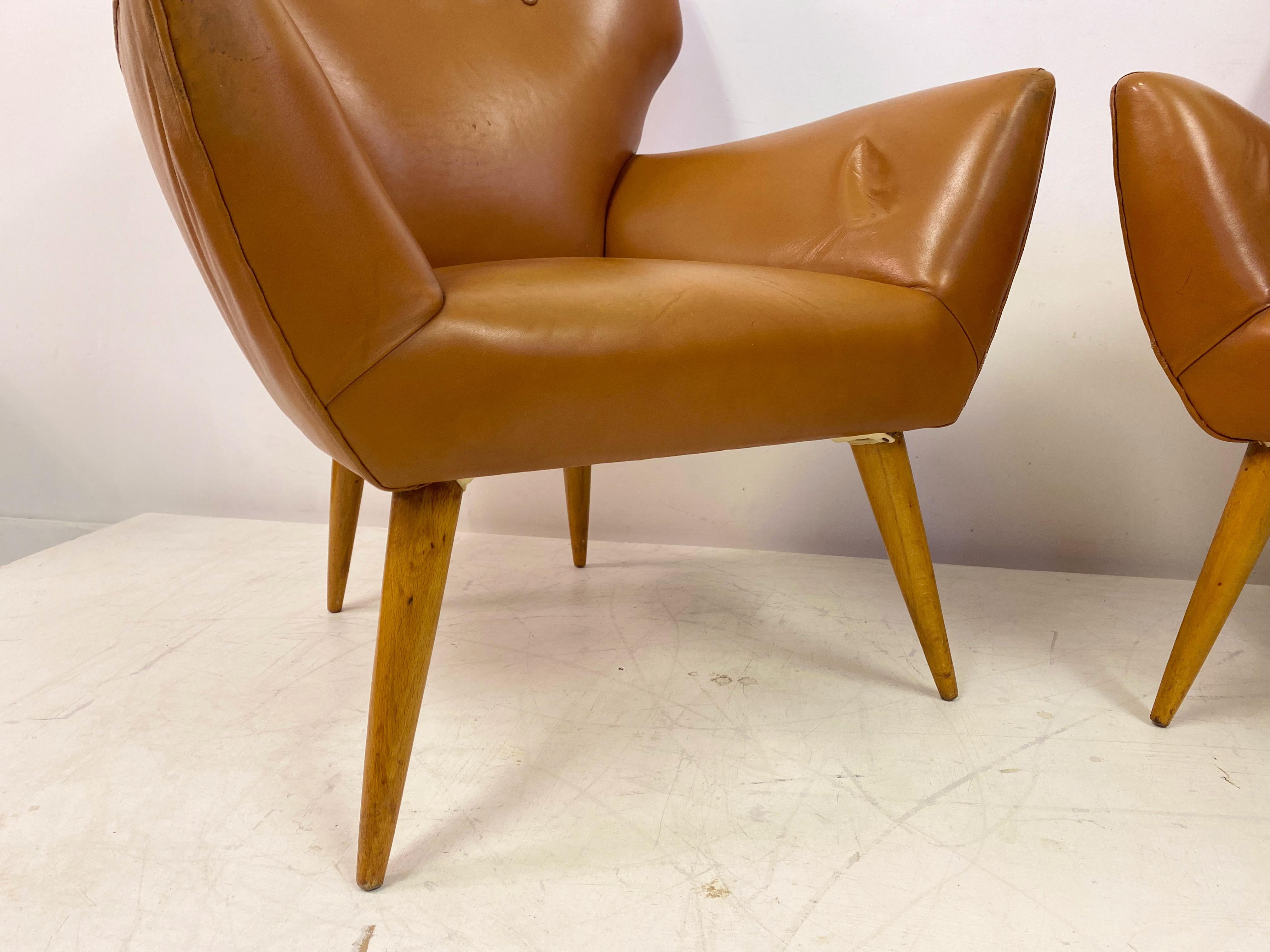Cuir Paire de fauteuils italiens des années 1950 en cuir marron en vente