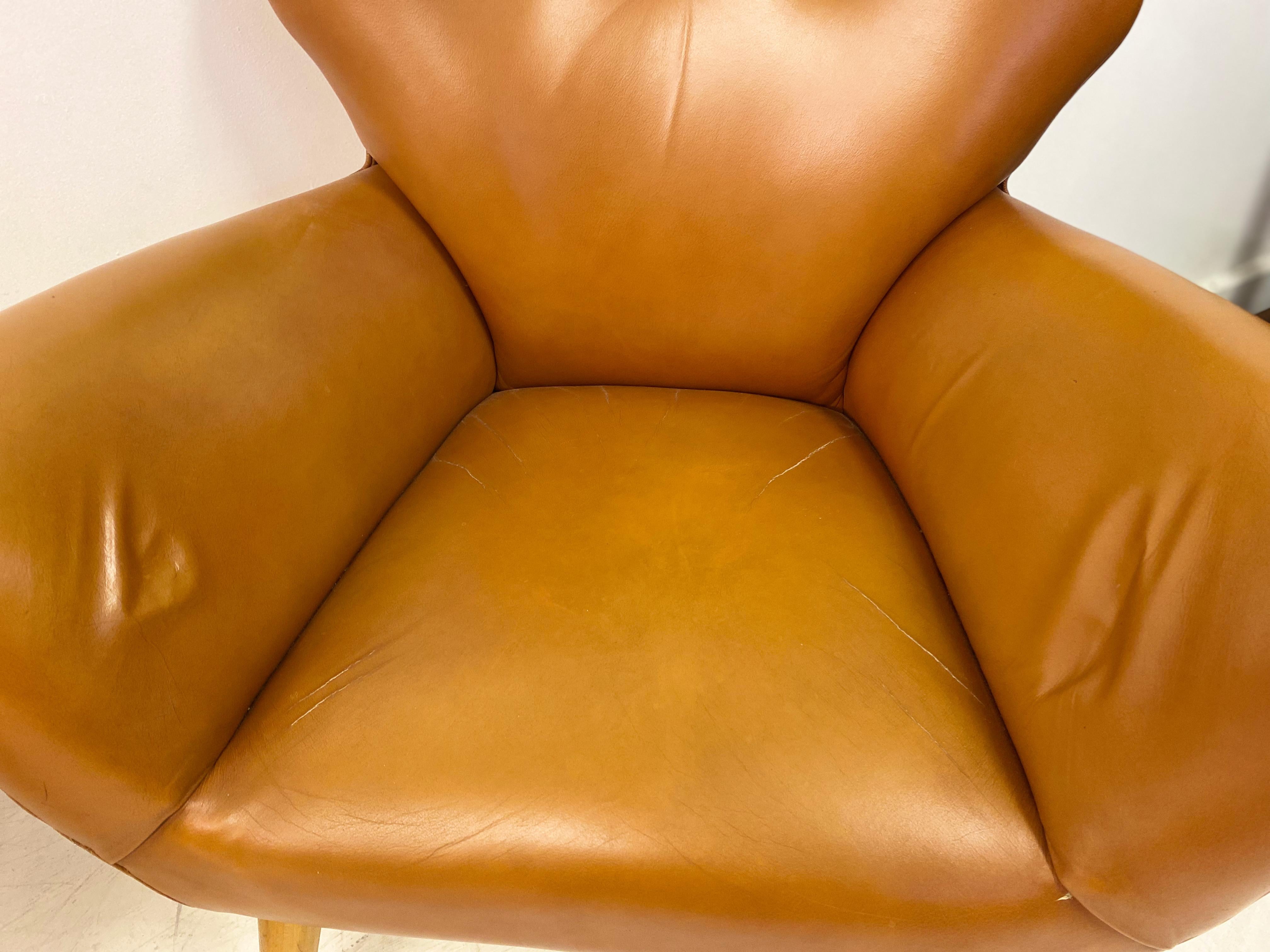 Paire de fauteuils italiens des années 1950 en cuir marron en vente 1