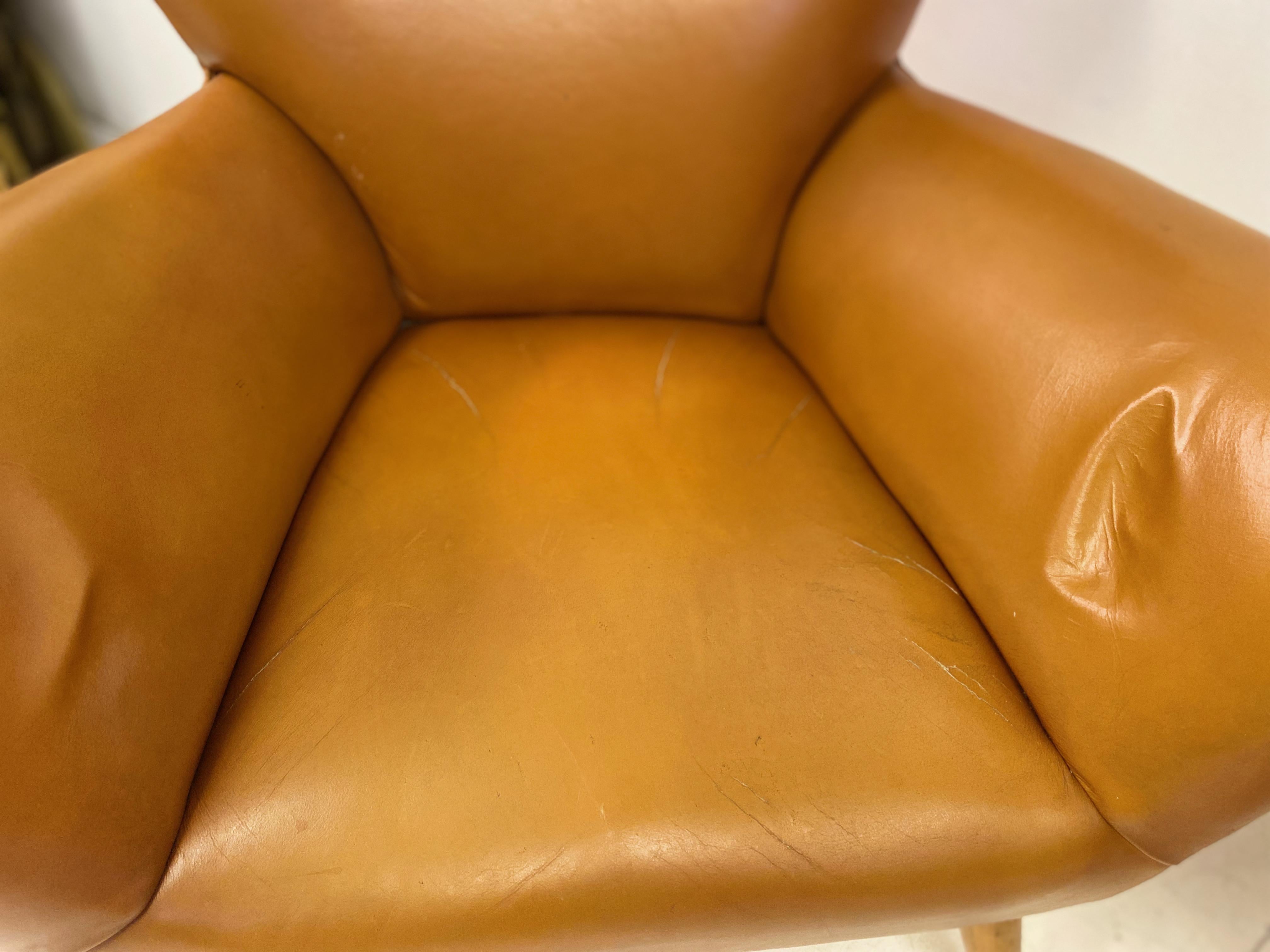 Paire de fauteuils italiens des années 1950 en cuir marron en vente 2