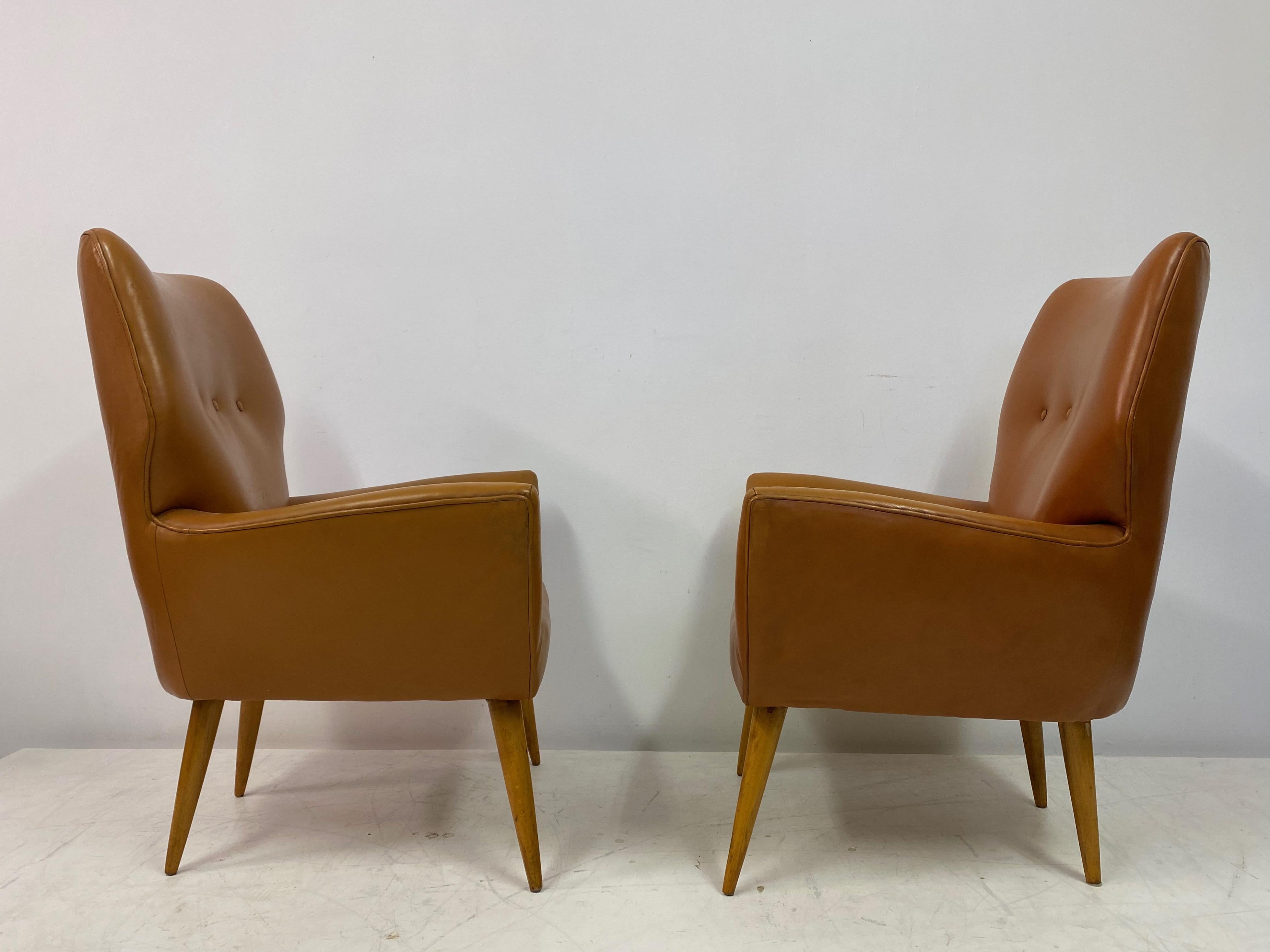Paire de fauteuils italiens des années 1950 en cuir marron en vente 3