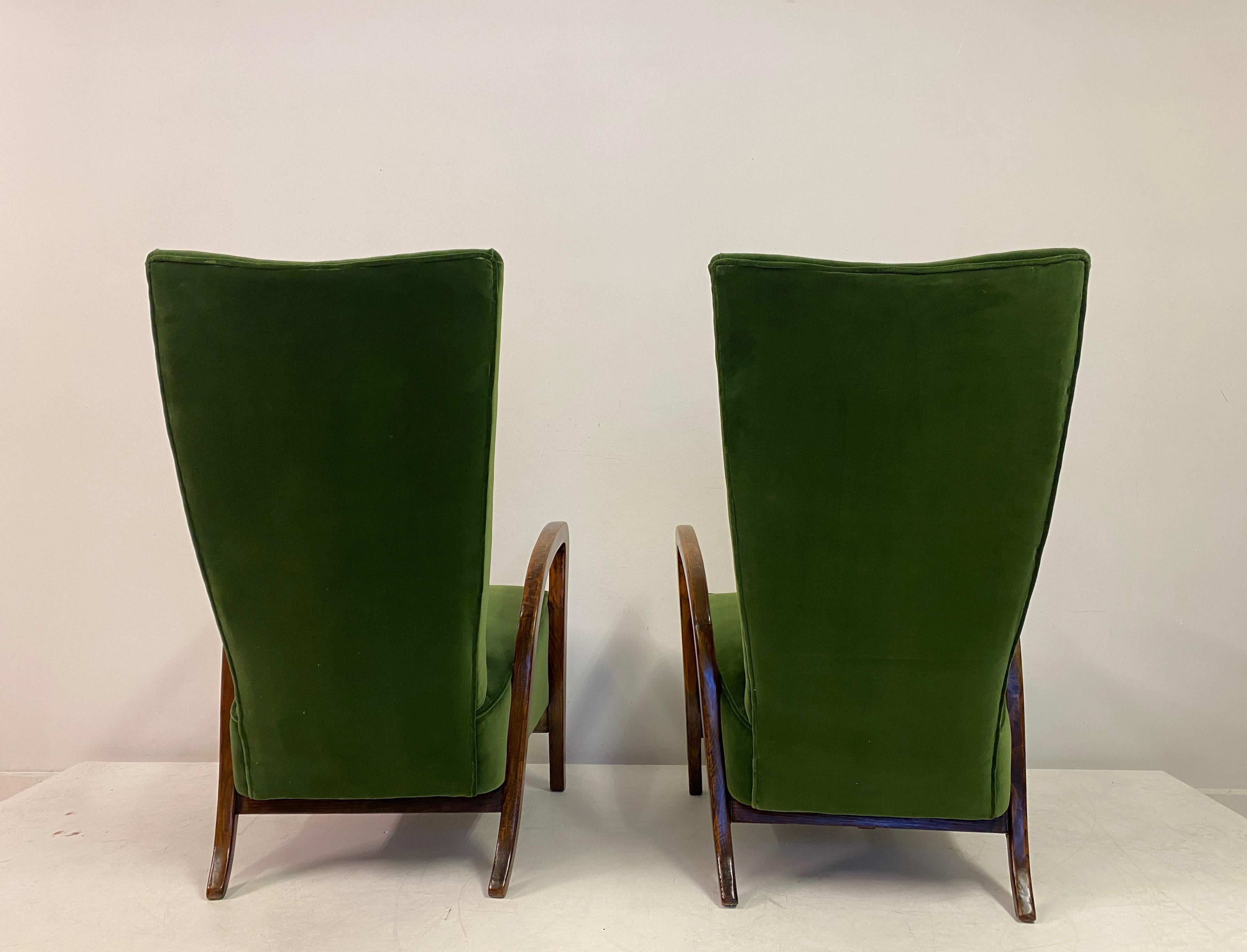 Pair of 1950s Italian Armchairs in Green Velvet For Sale 6