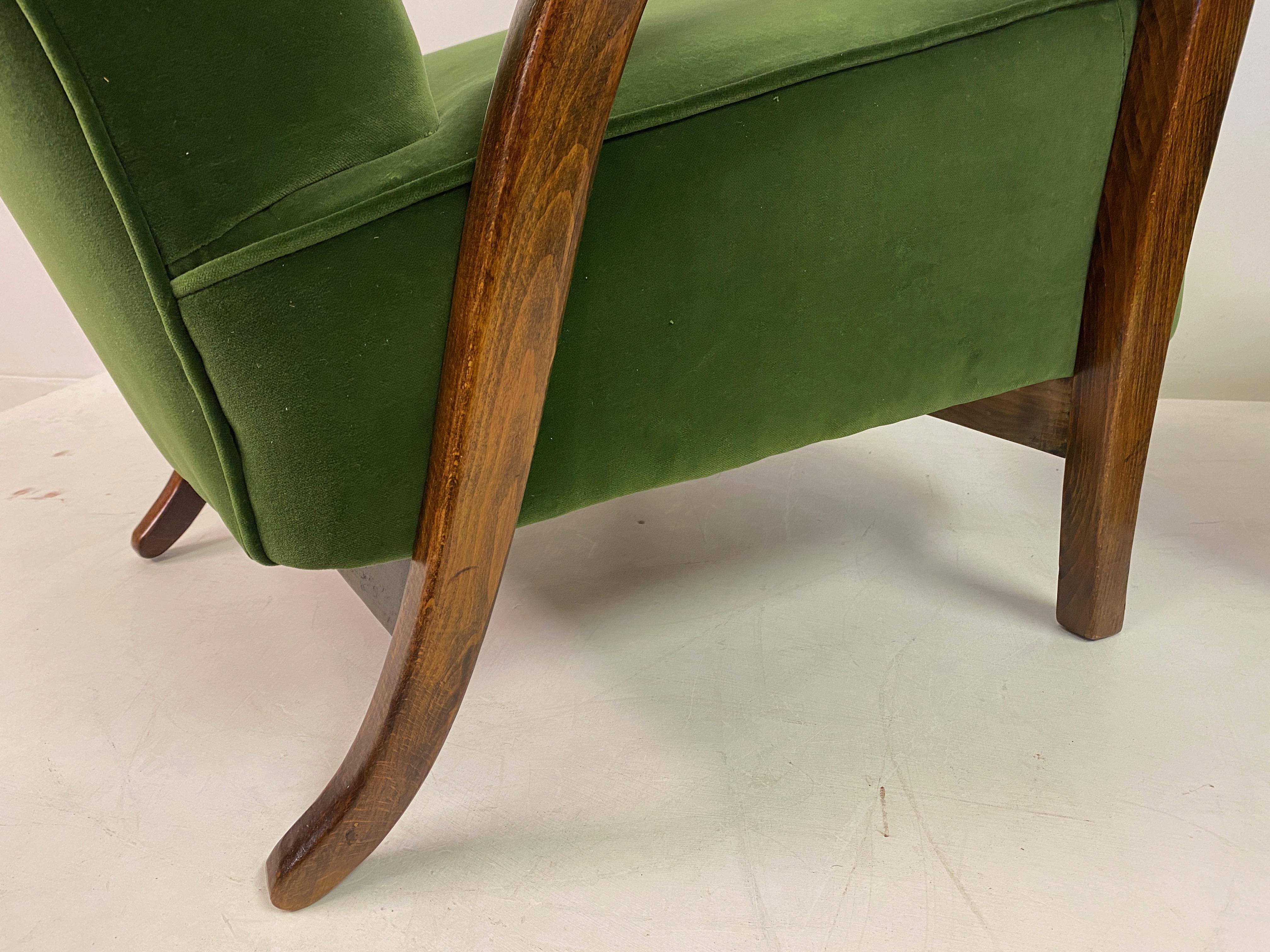 Pair of 1950s Italian Armchairs in Green Velvet For Sale 7