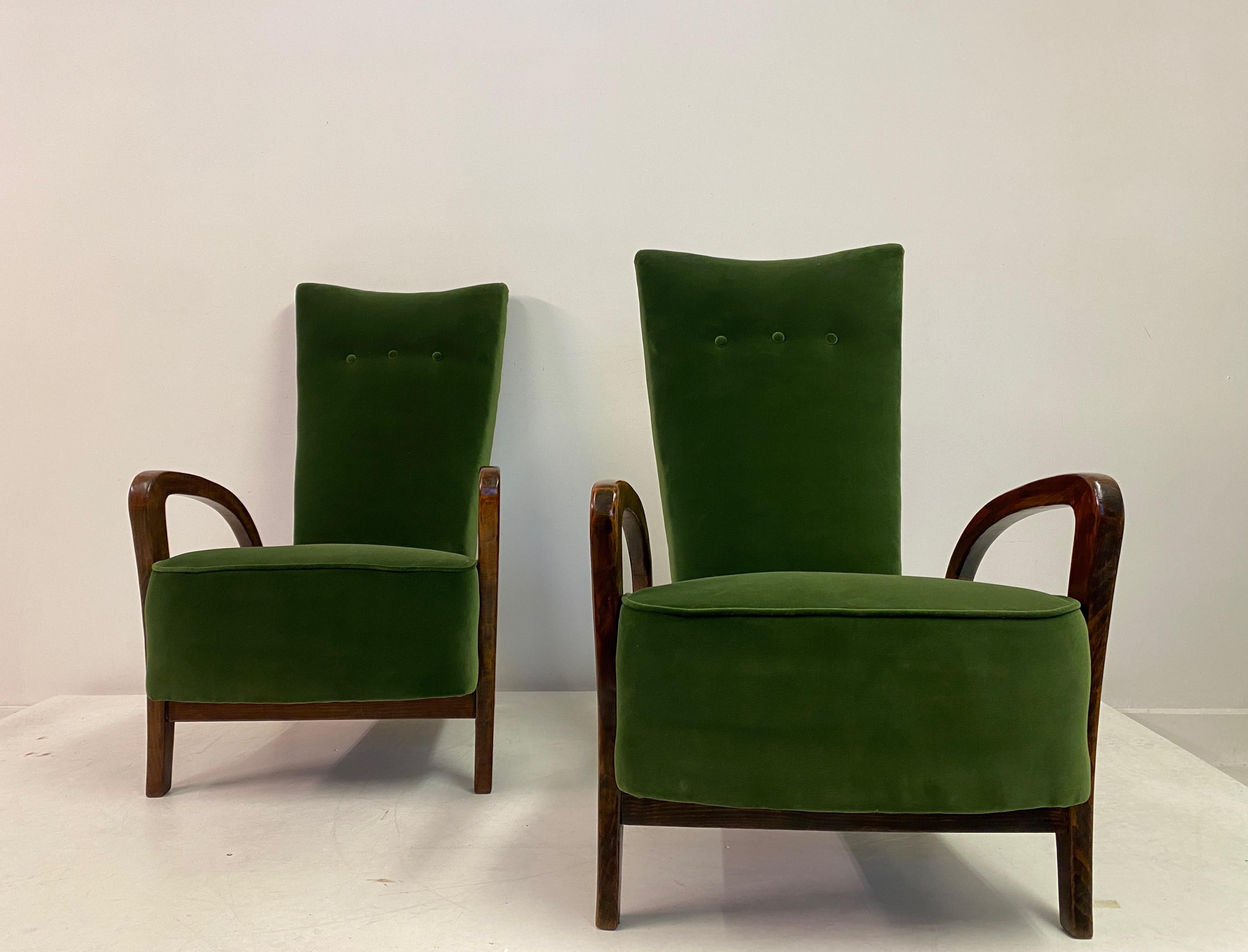 Pair of 1950s Italian Armchairs in Green Velvet For Sale 10