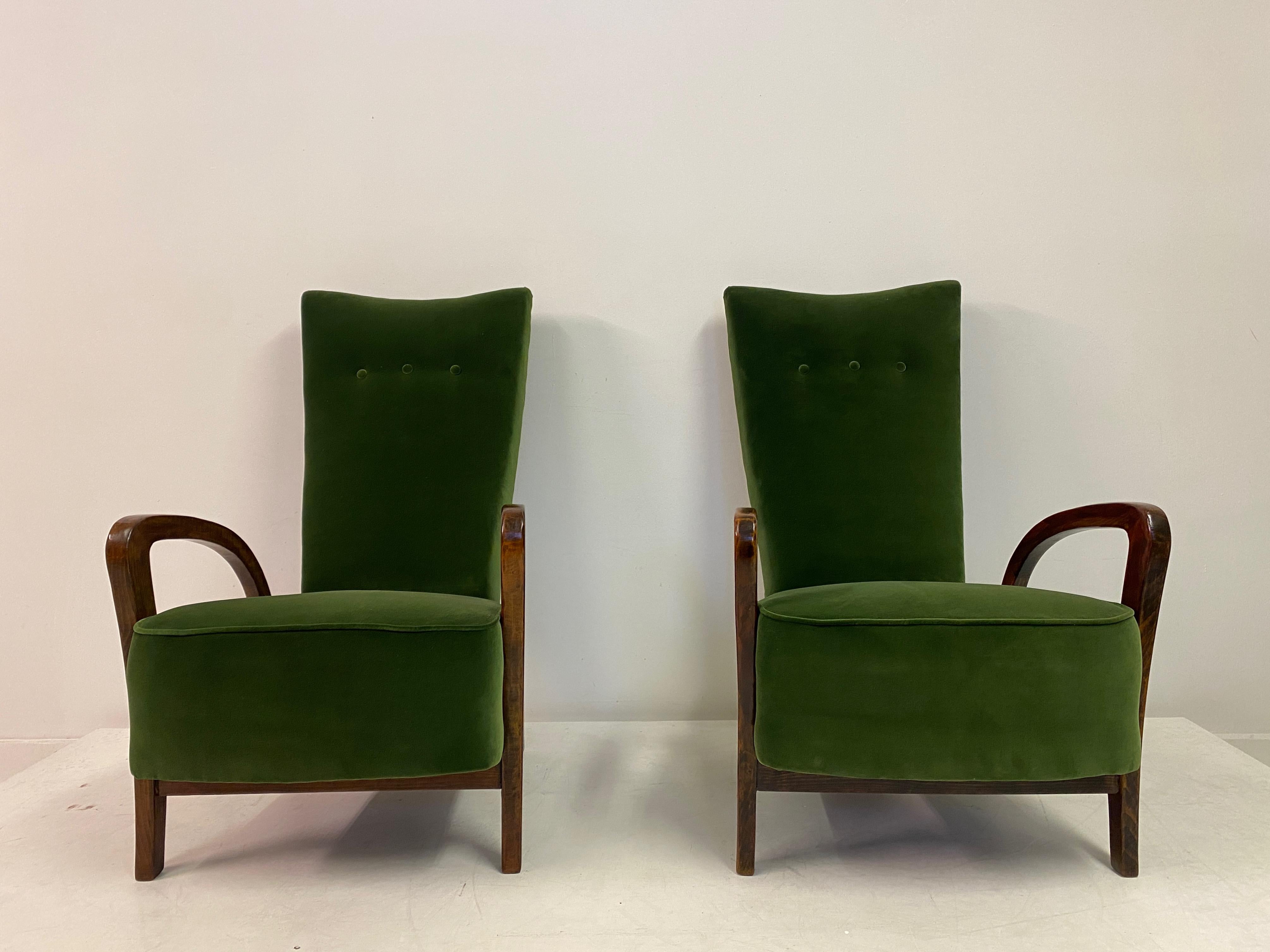 Mid-Century Modern Pair of 1950s Italian Armchairs in Green Velvet For Sale