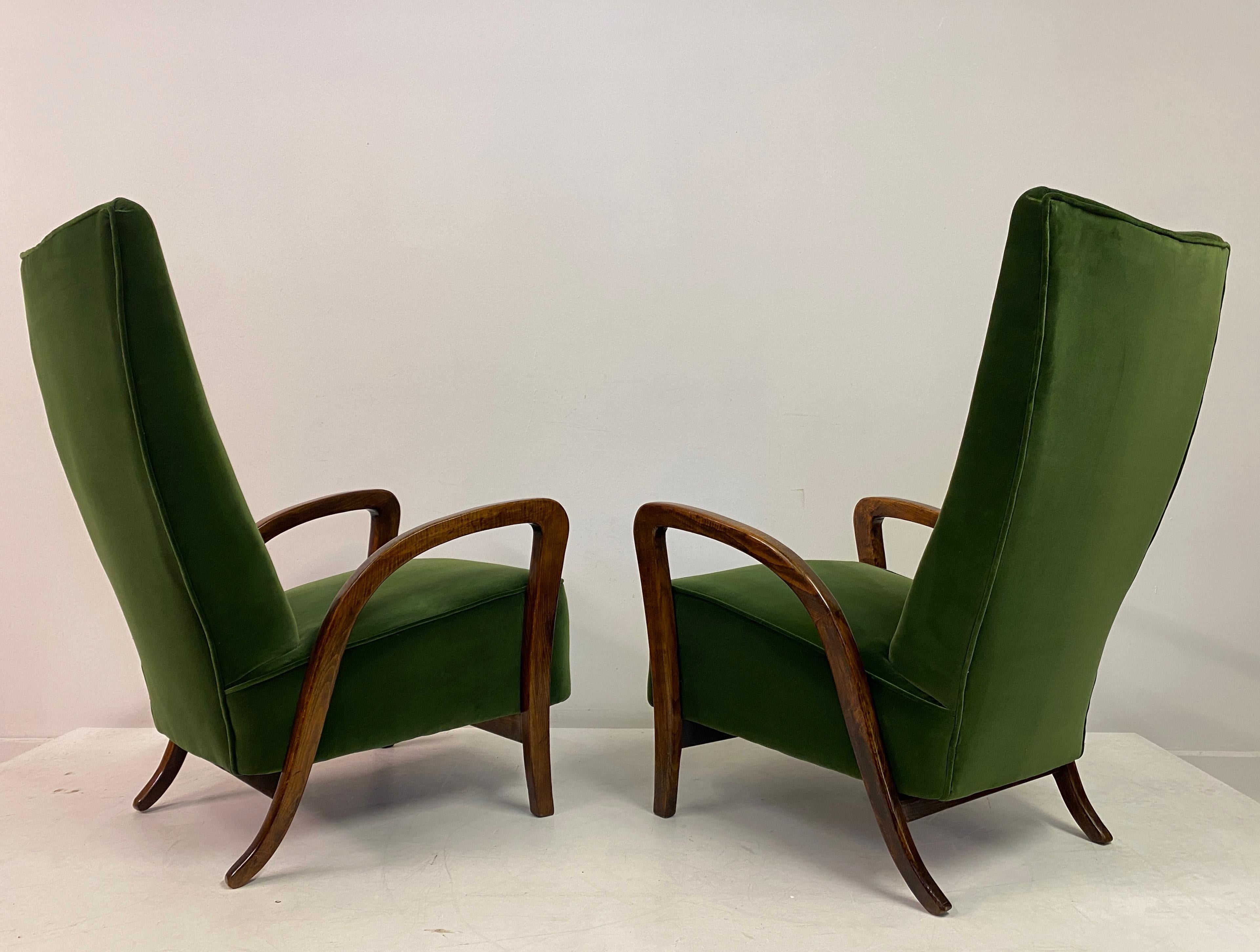 Pair of 1950s Italian Armchairs in Green Velvet For Sale 2